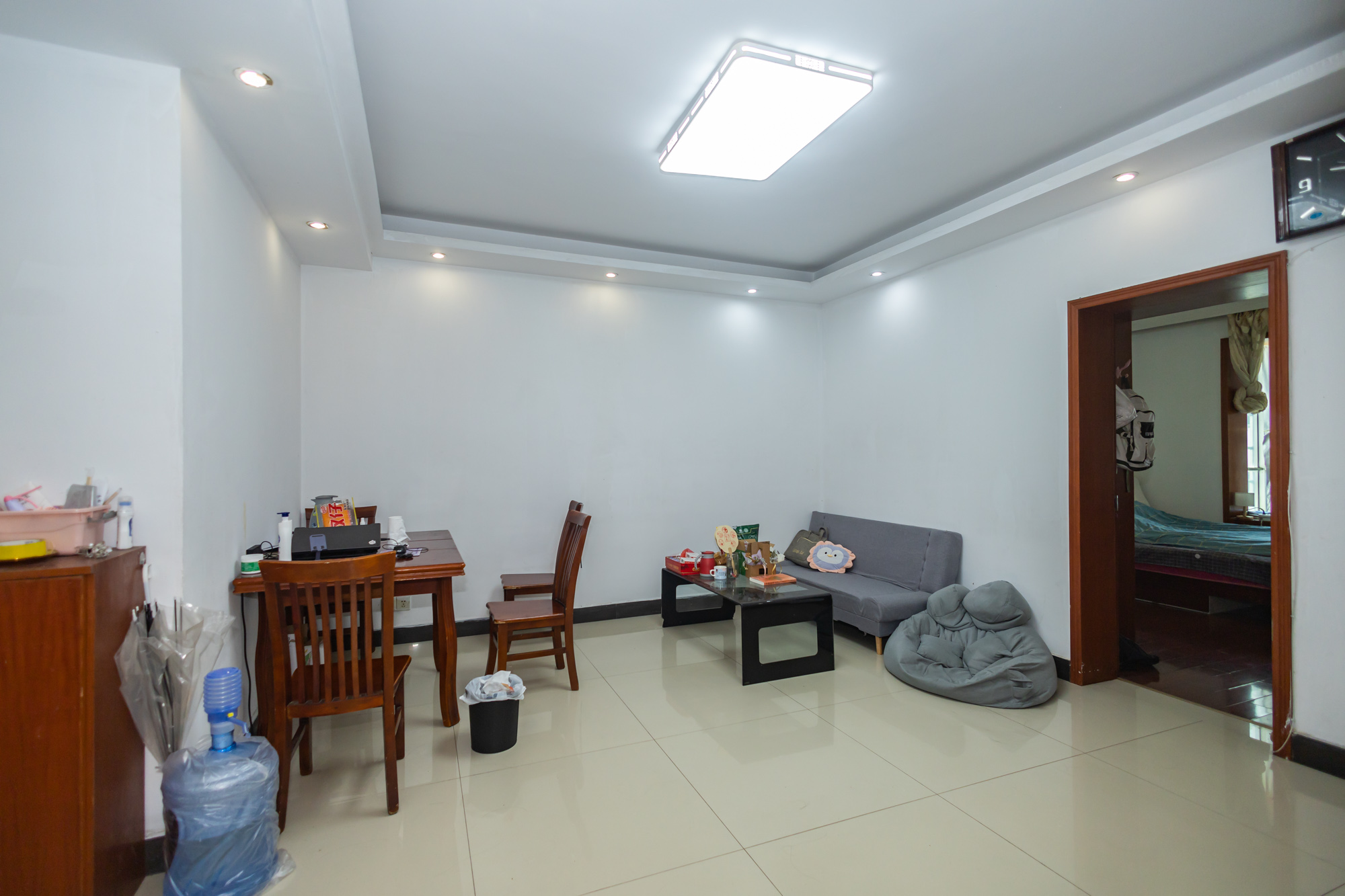 中南汽车世界  2室2厅1卫    35.0万 中南汽车世界  2室2厅1卫    35.0万客厅