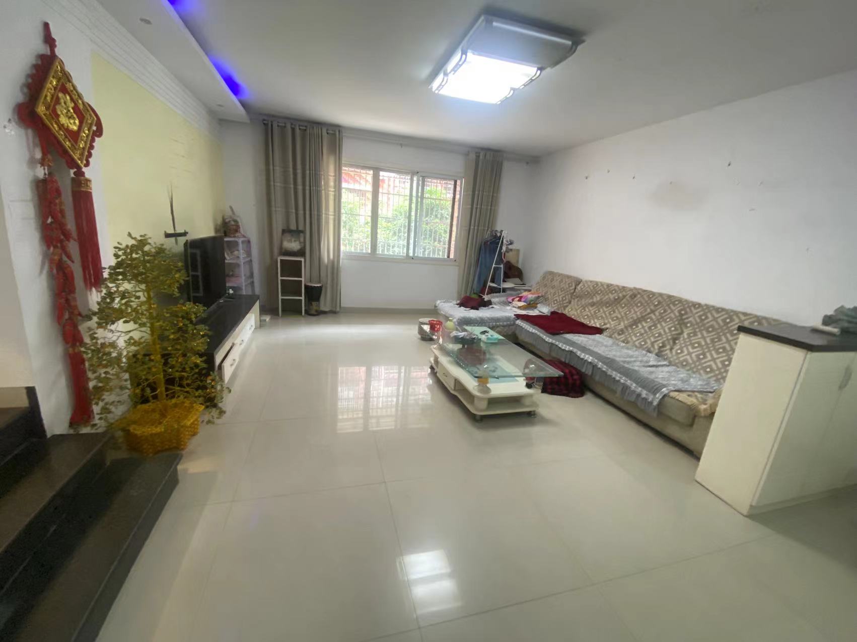 碧野华庭  3室2厅1卫    42.8万 碧野华庭  3室2厅1卫    42.8万室内图