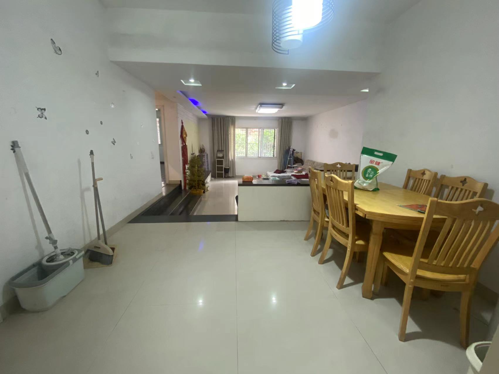 碧野华庭  3室2厅1卫    42.8万 碧野华庭  3室2厅1卫    42.8万室内图