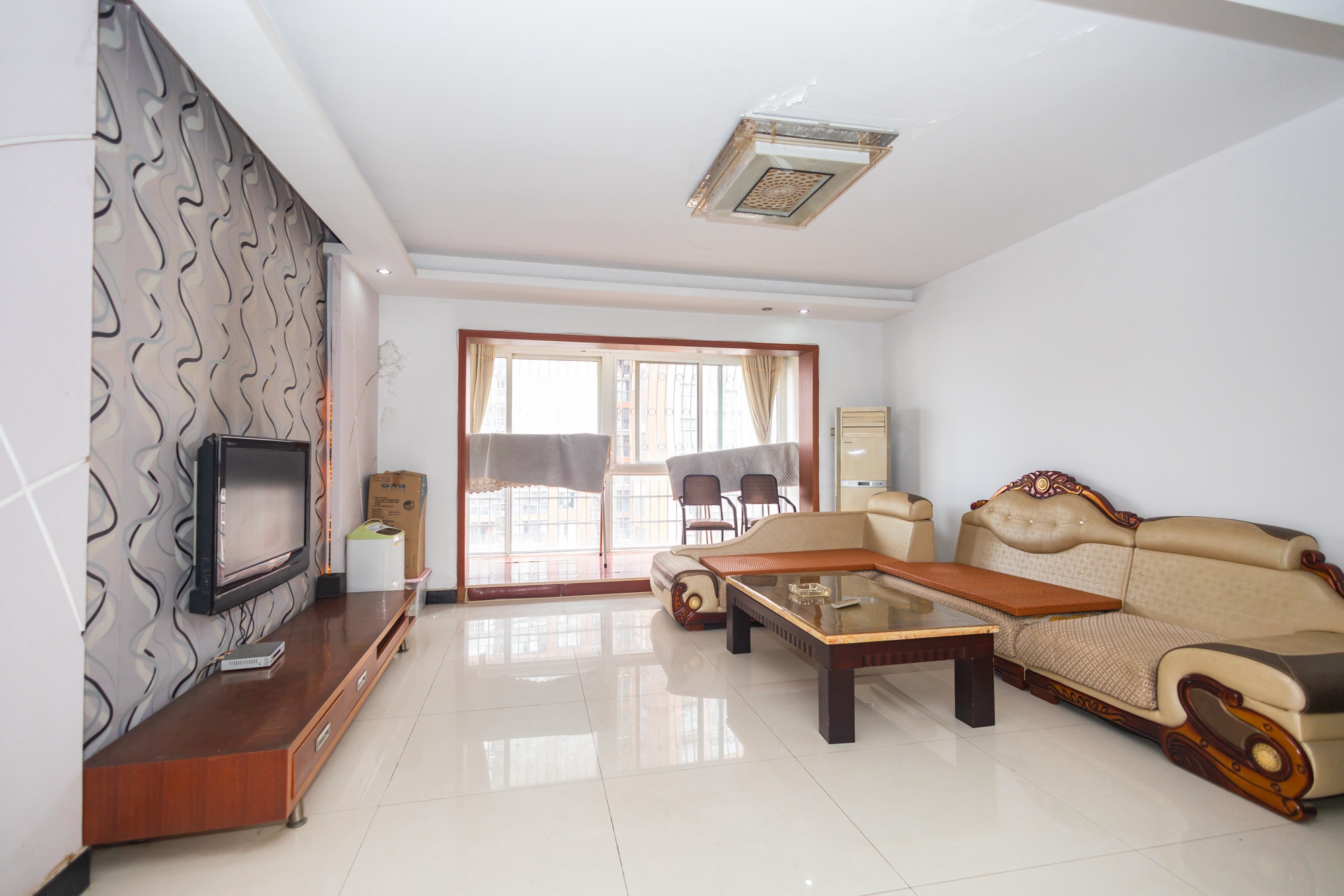 广泰家园  4室2厅2卫    88.0万 广泰家园  4室2厅2卫    88.0万客厅