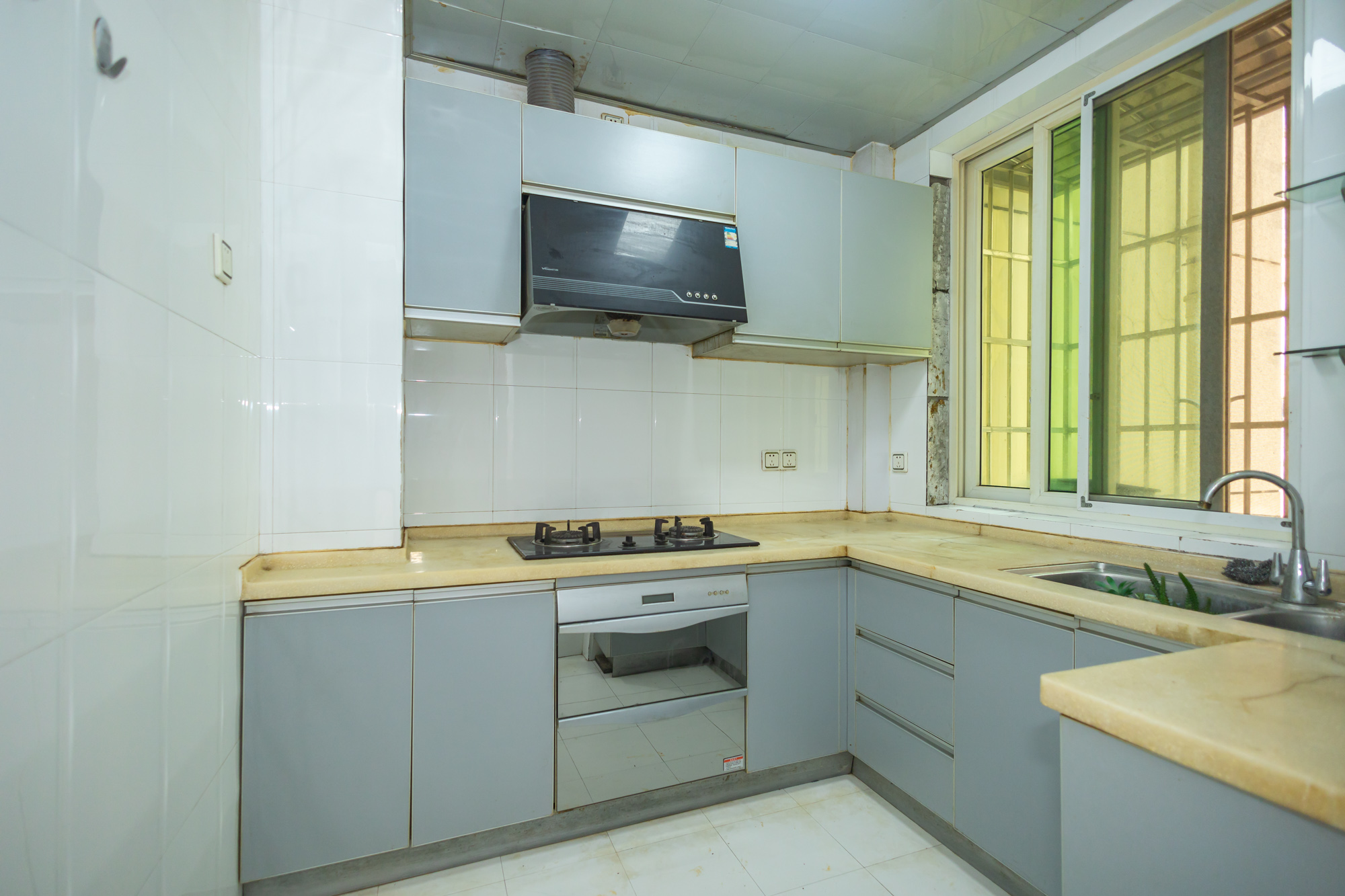 广泰家园  4室2厅2卫    88.0万 广泰家园  4室2厅2卫    88.0万厨房