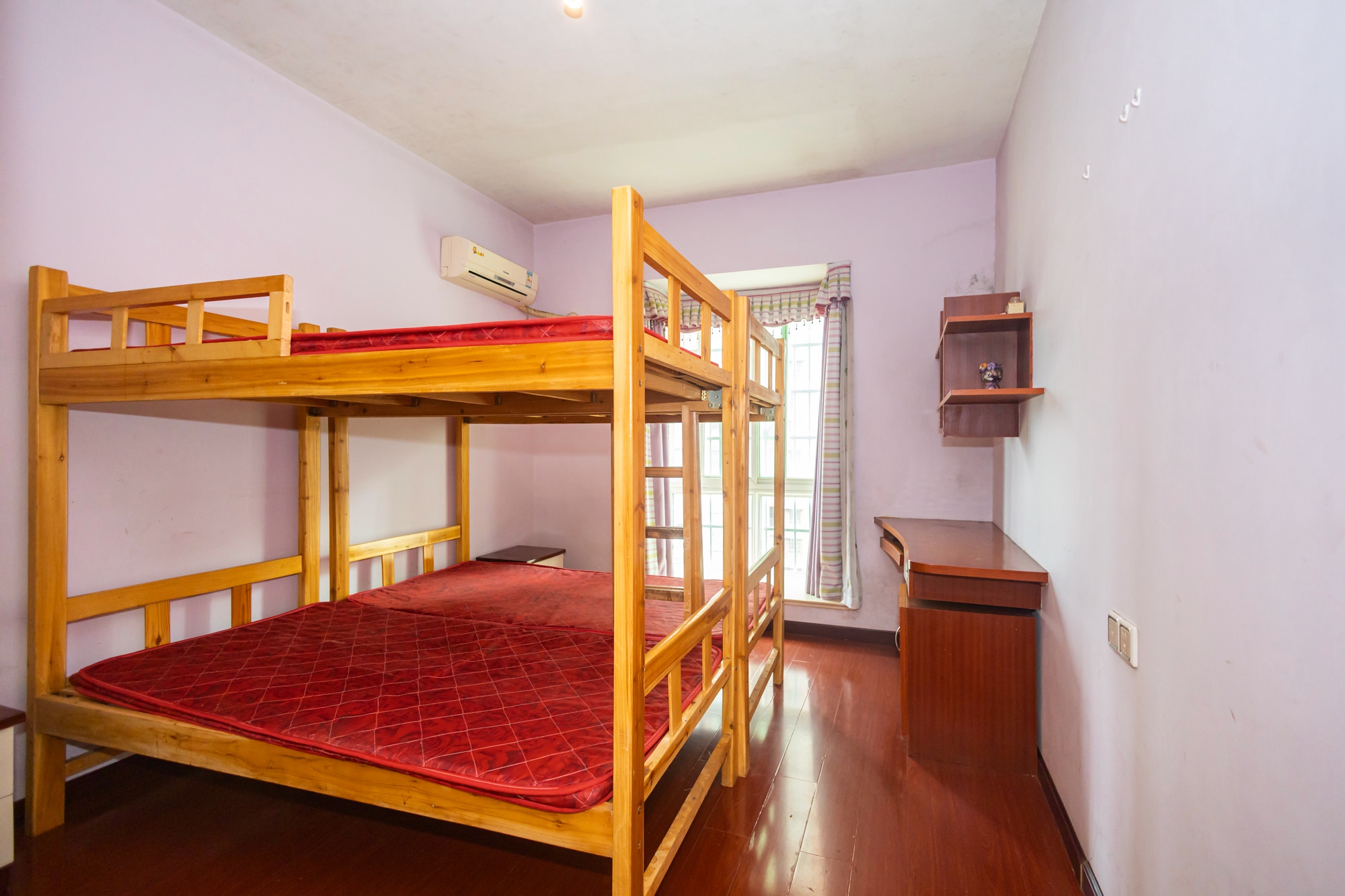 广泰家园  4室2厅2卫    88.0万 广泰家园  4室2厅2卫    88.0万卧室