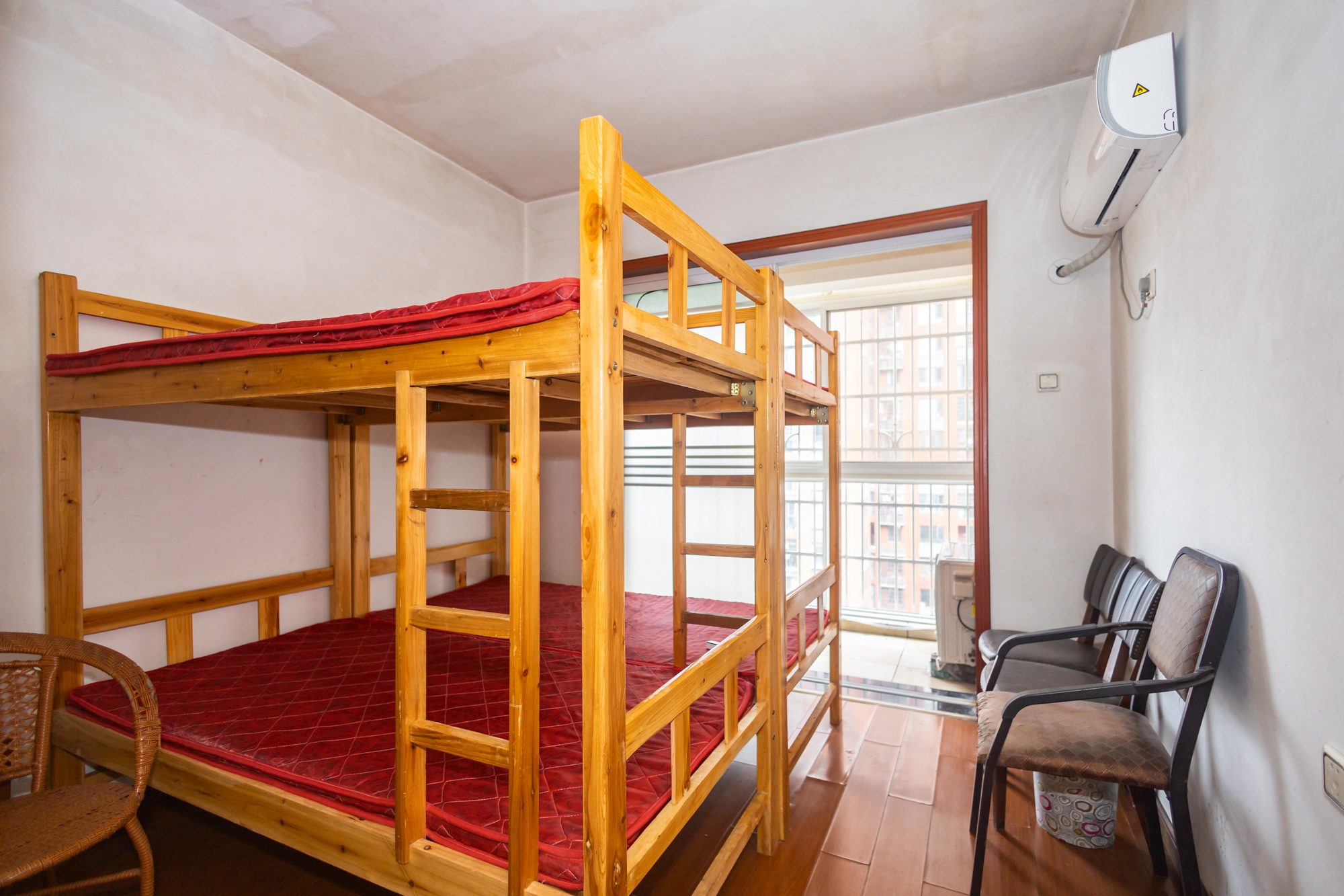 广泰家园  4室2厅2卫    88.0万 广泰家园  4室2厅2卫    88.0万卧室