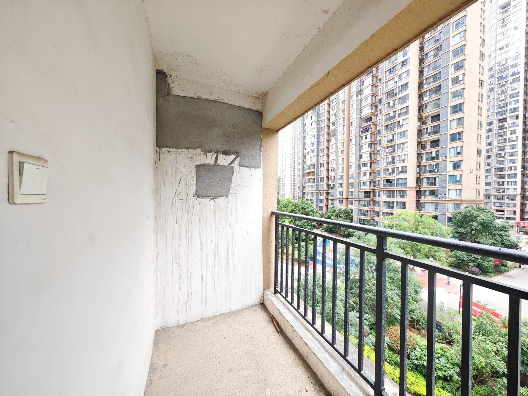 中建嘉和城  3室2厅2卫   95.00万阳台