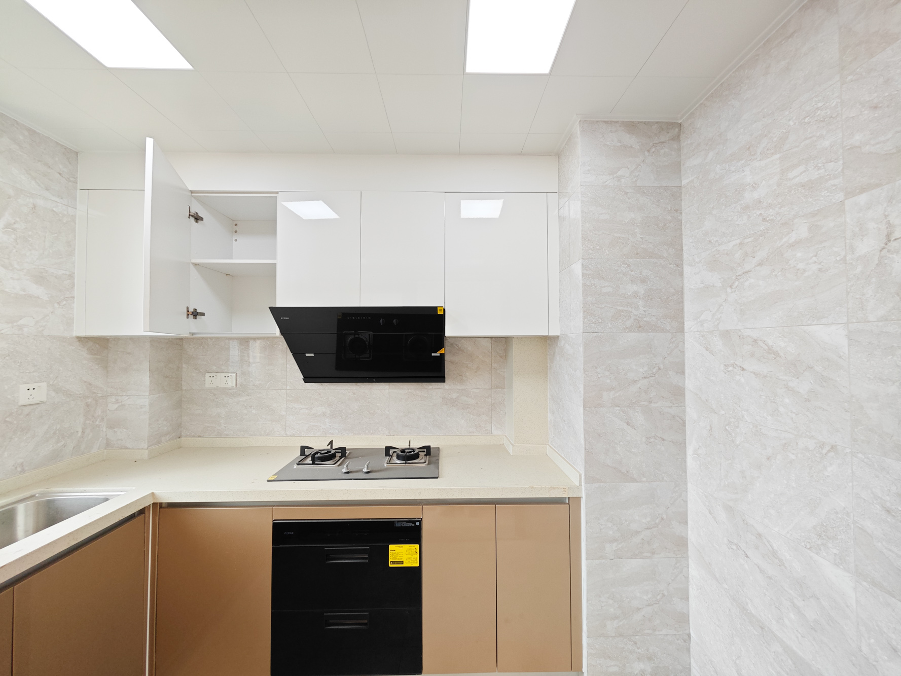 中建嘉和城凤凰台(中建瑞兴家园) 4室2厅2卫 105.0万 中建嘉和城凤凰台(中建瑞兴家园) 4室2厅2卫 105.0万厨房