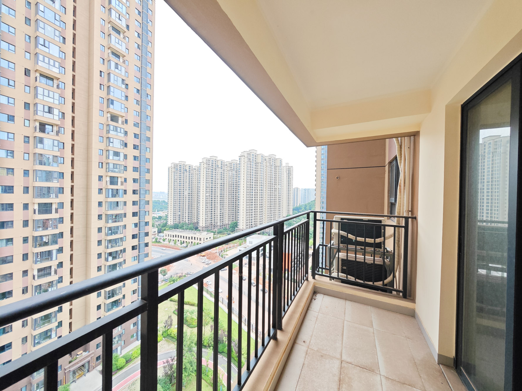 中建嘉和城凤凰台(中建瑞兴家园) 4室2厅2卫 105.0万 中建嘉和城凤凰台(中建瑞兴家园) 4室2厅2卫 105.0万阳台