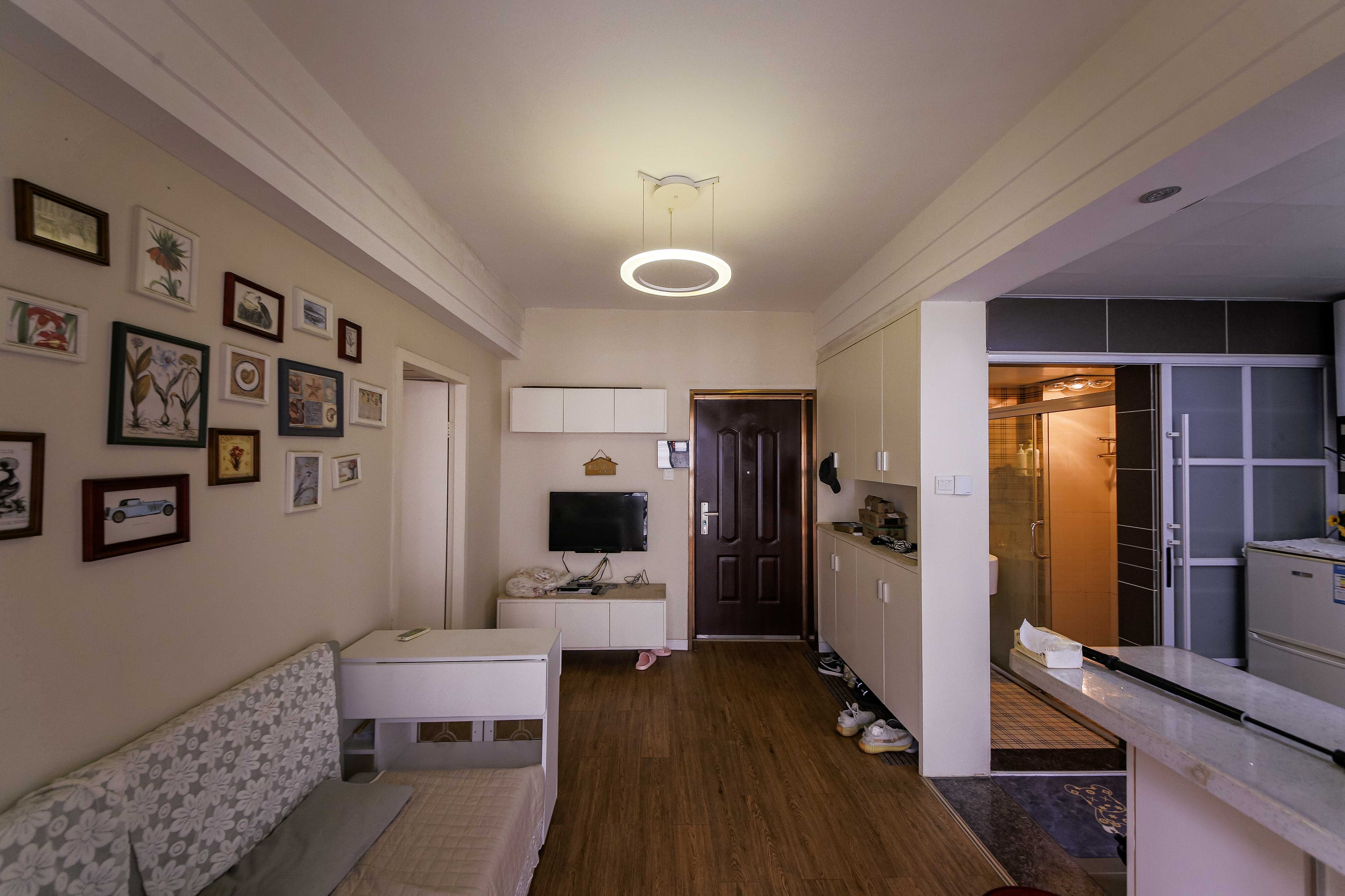 标志浪漫满屋(枫景公寓) 1室1厅1卫 39.8万 标志浪漫满屋(枫景公寓) 1室1厅1卫 39.8万客厅