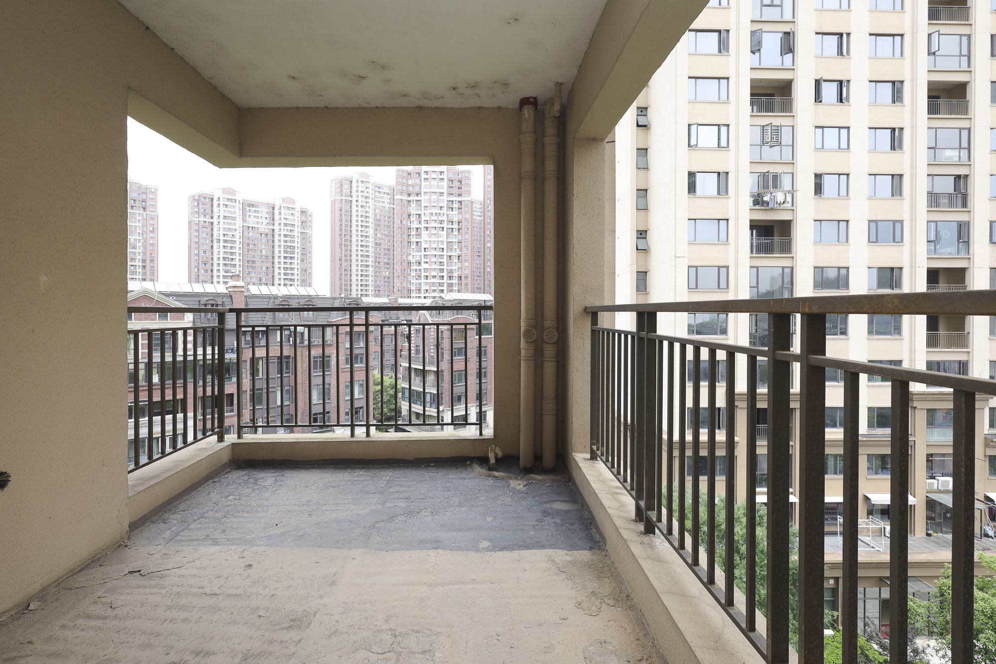 长沙雅居乐花园  4室2厅3卫   158.00万阳台