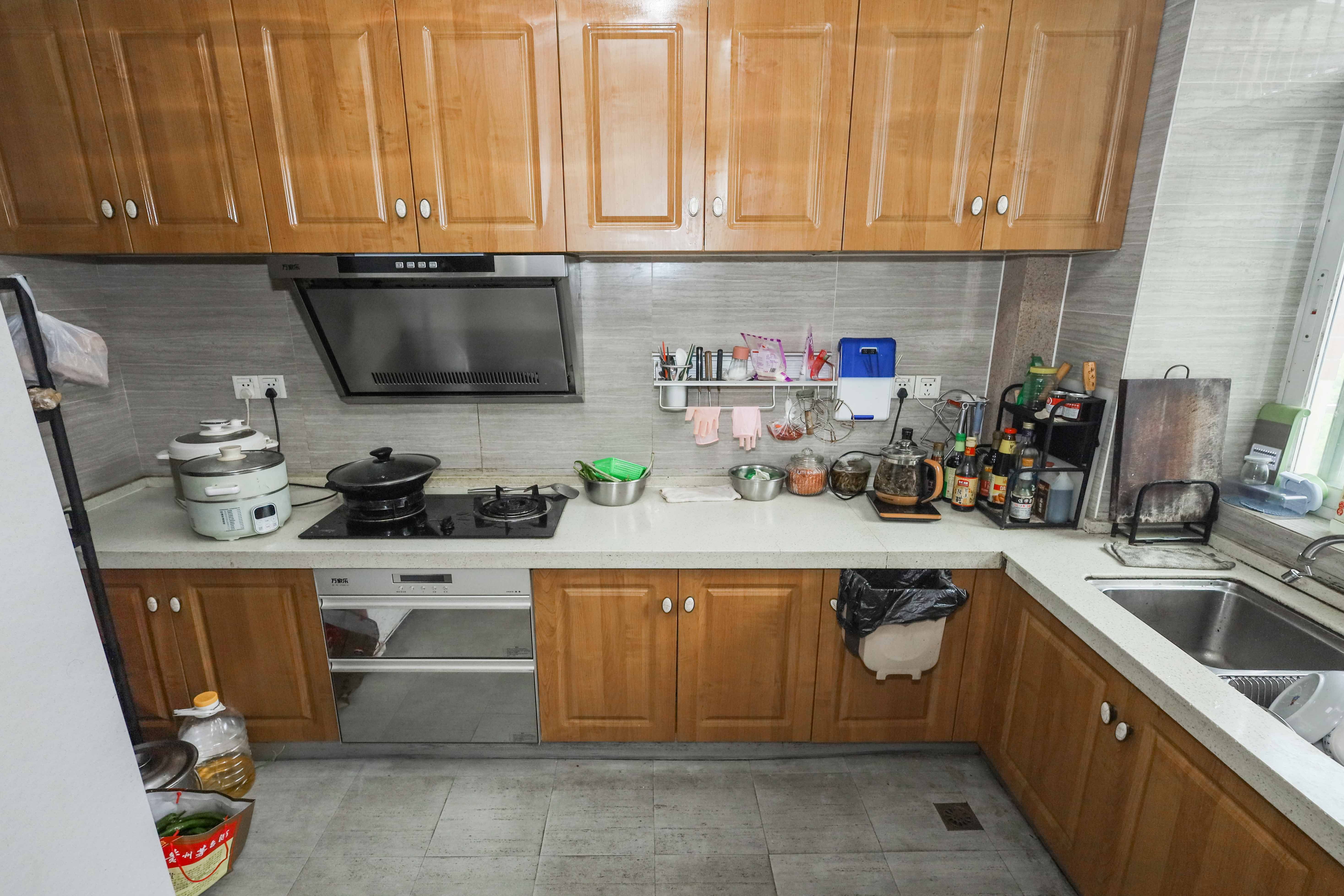 山水英伦  4室2厅2卫    90.0万 山水英伦  4室2厅2卫    90.0万厨房