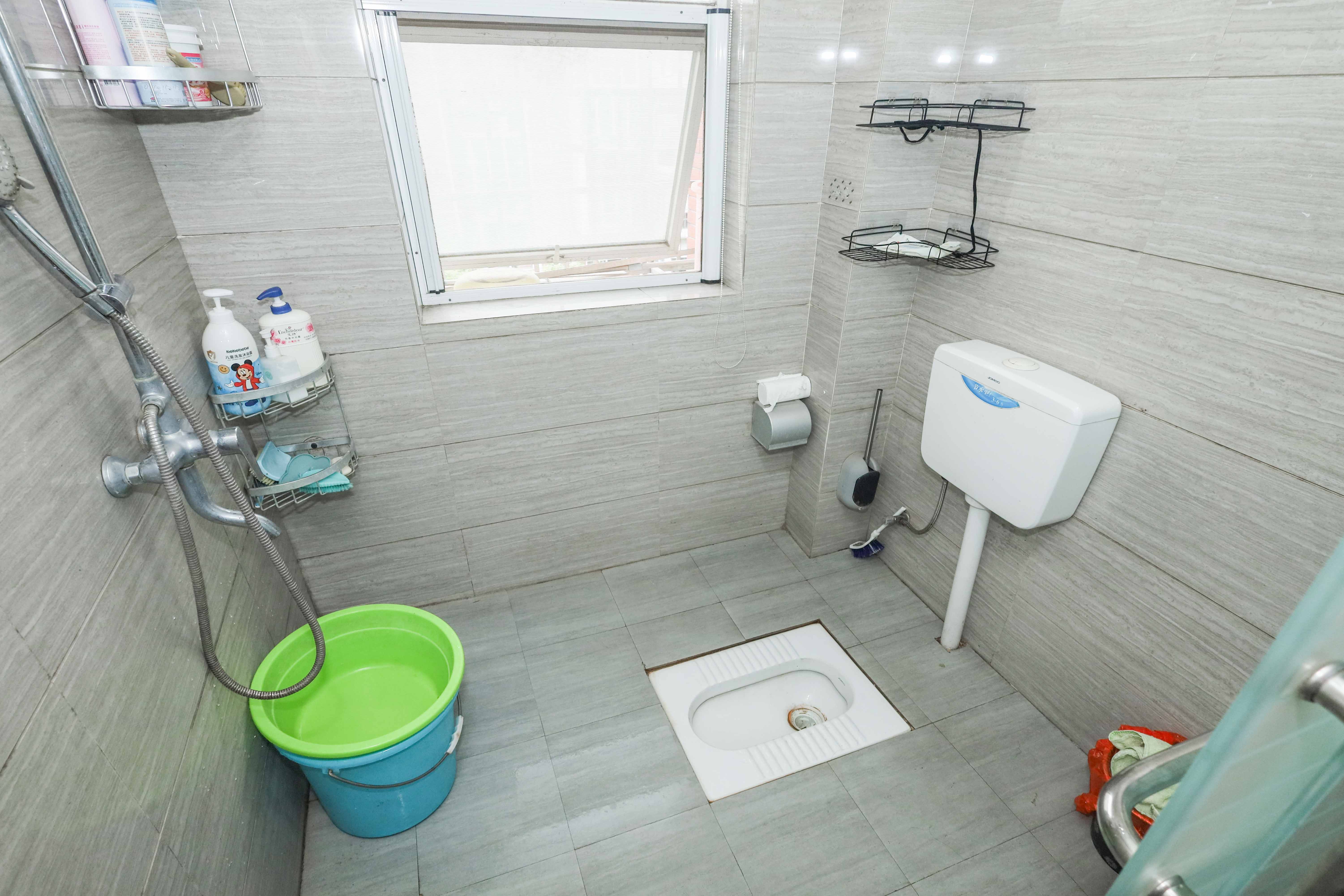 山水英伦  4室2厅2卫    90.0万 山水英伦  4室2厅2卫    90.0万卫生间