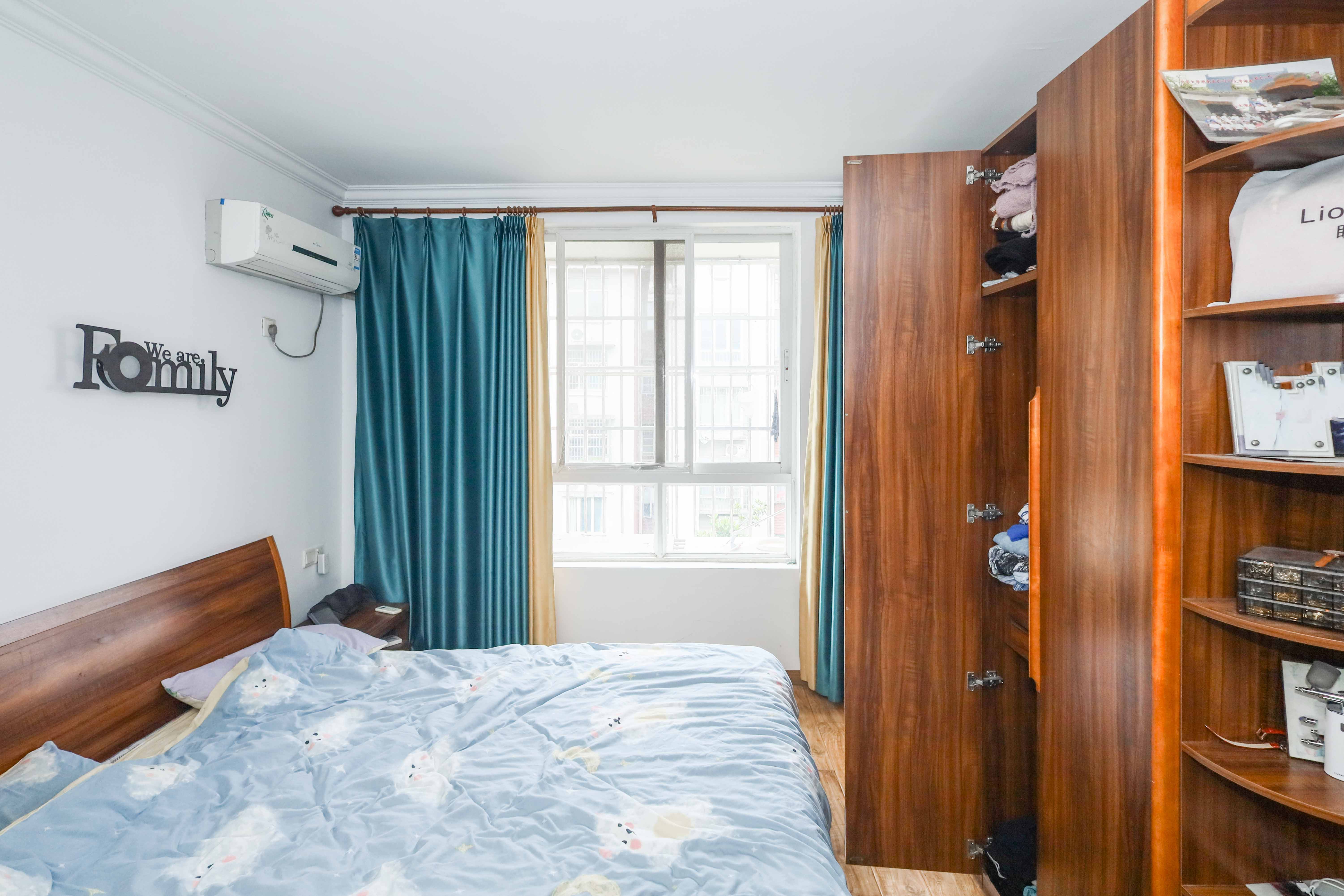 山水英伦  4室2厅2卫    90.0万 山水英伦  4室2厅2卫    90.0万卧室