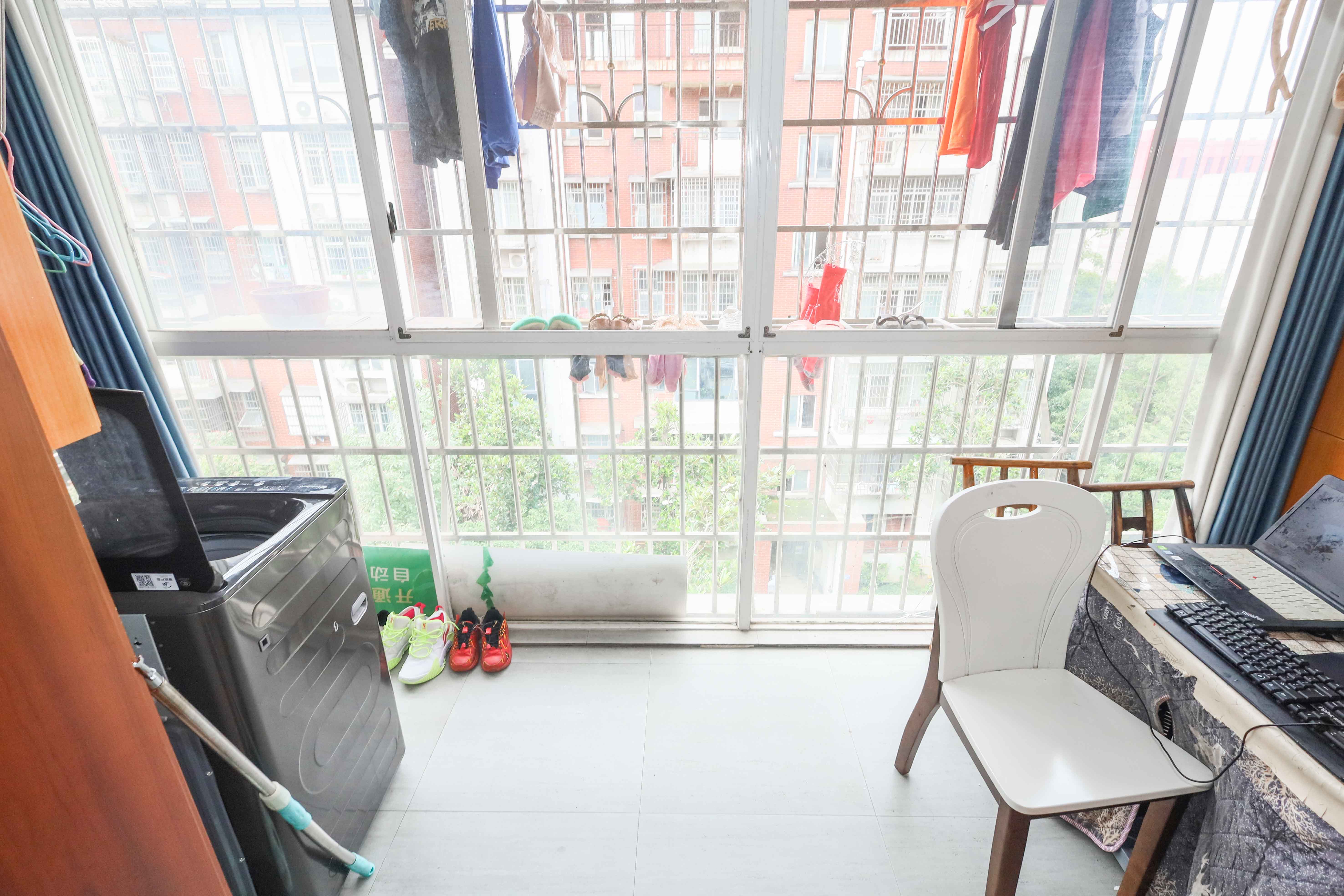 山水英伦  4室2厅2卫    90.0万 山水英伦  4室2厅2卫    90.0万阳台