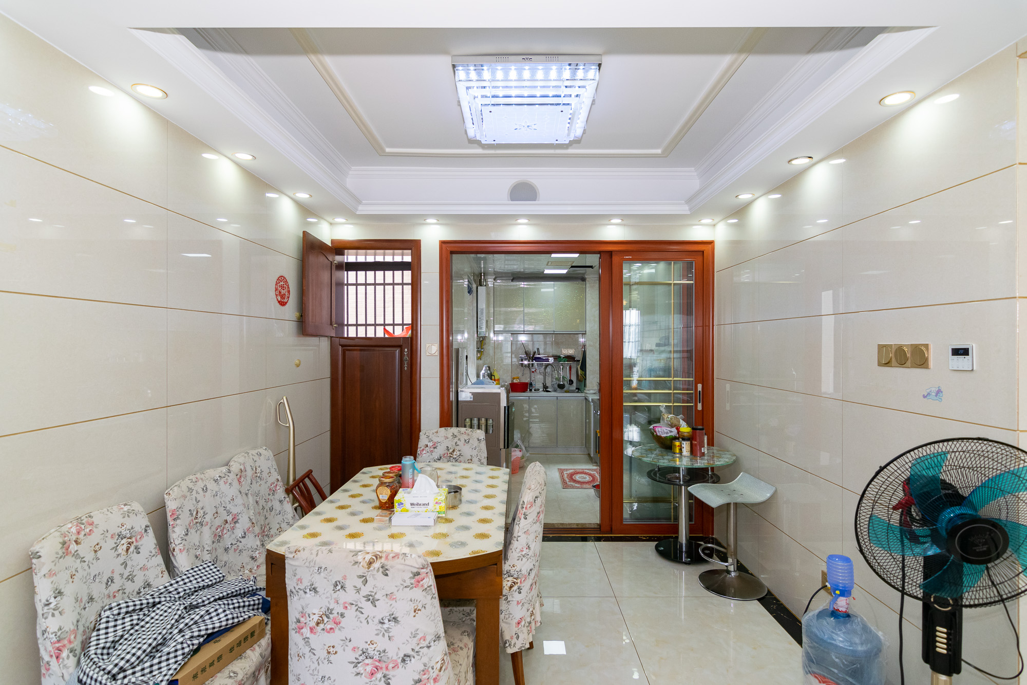 紫鑫御湖湾  5室2厅2卫    112.0万 紫鑫御湖湾  5室2厅2卫    112.0万客厅