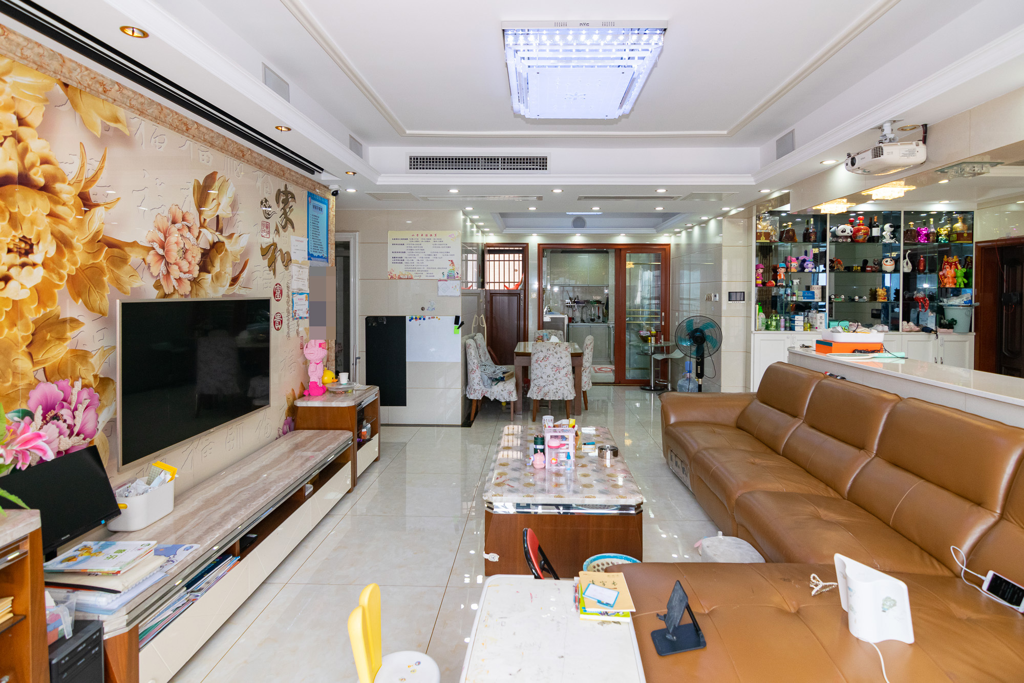 紫鑫御湖湾  5室2厅2卫    112.0万 紫鑫御湖湾  5室2厅2卫    112.0万客厅