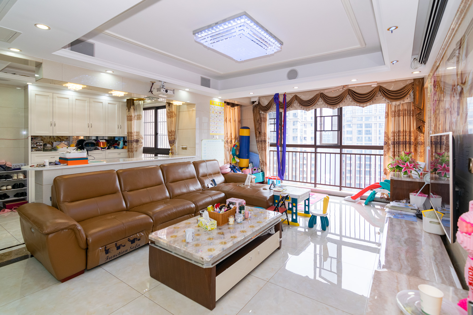 紫鑫御湖湾  5室2厅2卫    112.0万 紫鑫御湖湾  5室2厅2卫    112.0万客厅