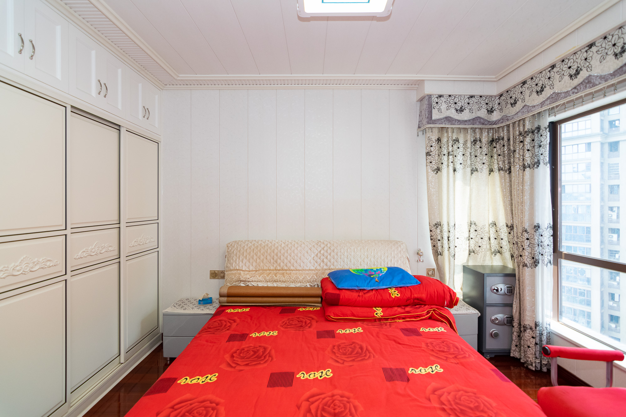 紫鑫御湖湾  5室2厅2卫    112.0万 紫鑫御湖湾  5室2厅2卫    112.0万卧室