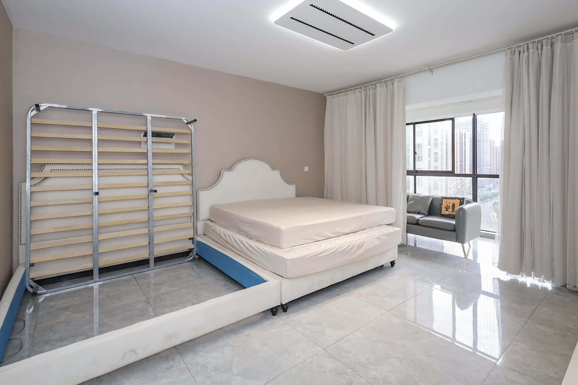 芙蓉别墅山庄(嘉湘华庭)  4室2厅2卫    165.0万 芙蓉别墅山庄(嘉湘华庭)  4室2厅2卫    165.0万客厅