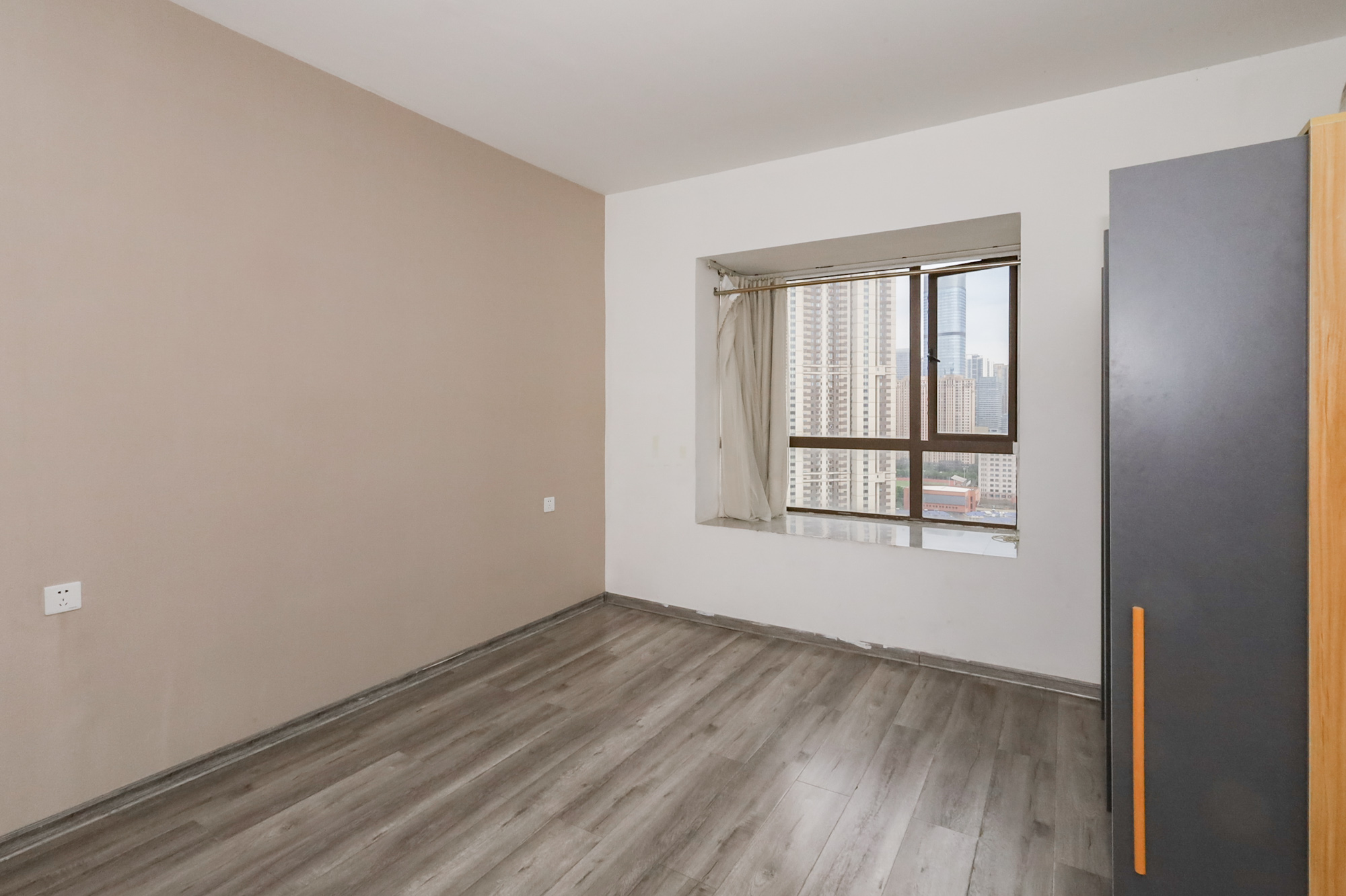 芙蓉别墅山庄(嘉湘华庭)  4室2厅2卫    165.0万 芙蓉别墅山庄(嘉湘华庭)  4室2厅2卫    165.0万卧室