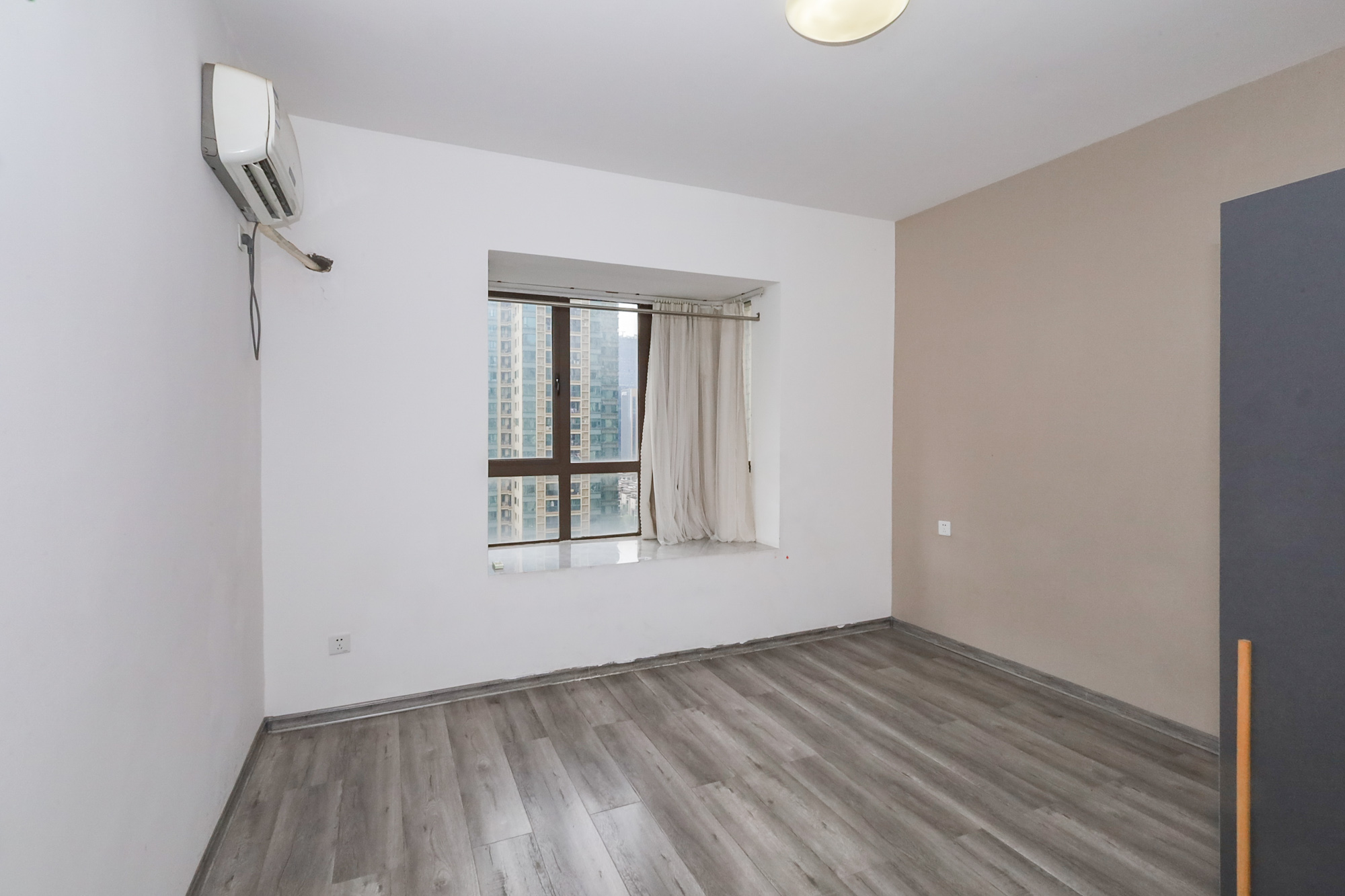 芙蓉别墅山庄(嘉湘华庭)  4室2厅2卫    165.0万 芙蓉别墅山庄(嘉湘华庭)  4室2厅2卫    165.0万卧室