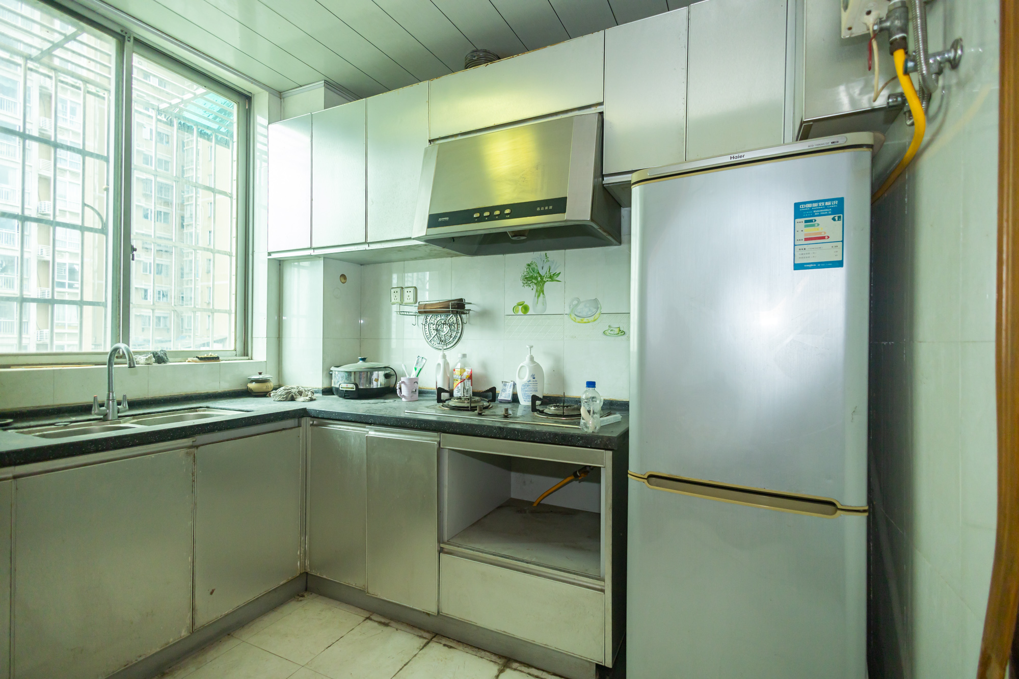 中南汽车世界  3室2厅2卫    40.0万 中南汽车世界  3室2厅2卫    40.0万厨房