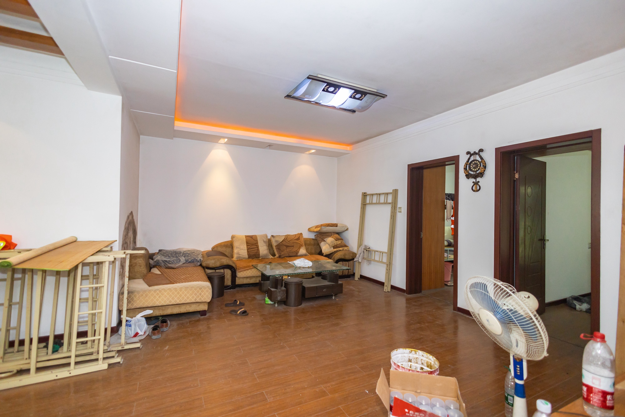 中南汽车世界  3室2厅2卫    40.0万 中南汽车世界  3室2厅2卫    40.0万客厅