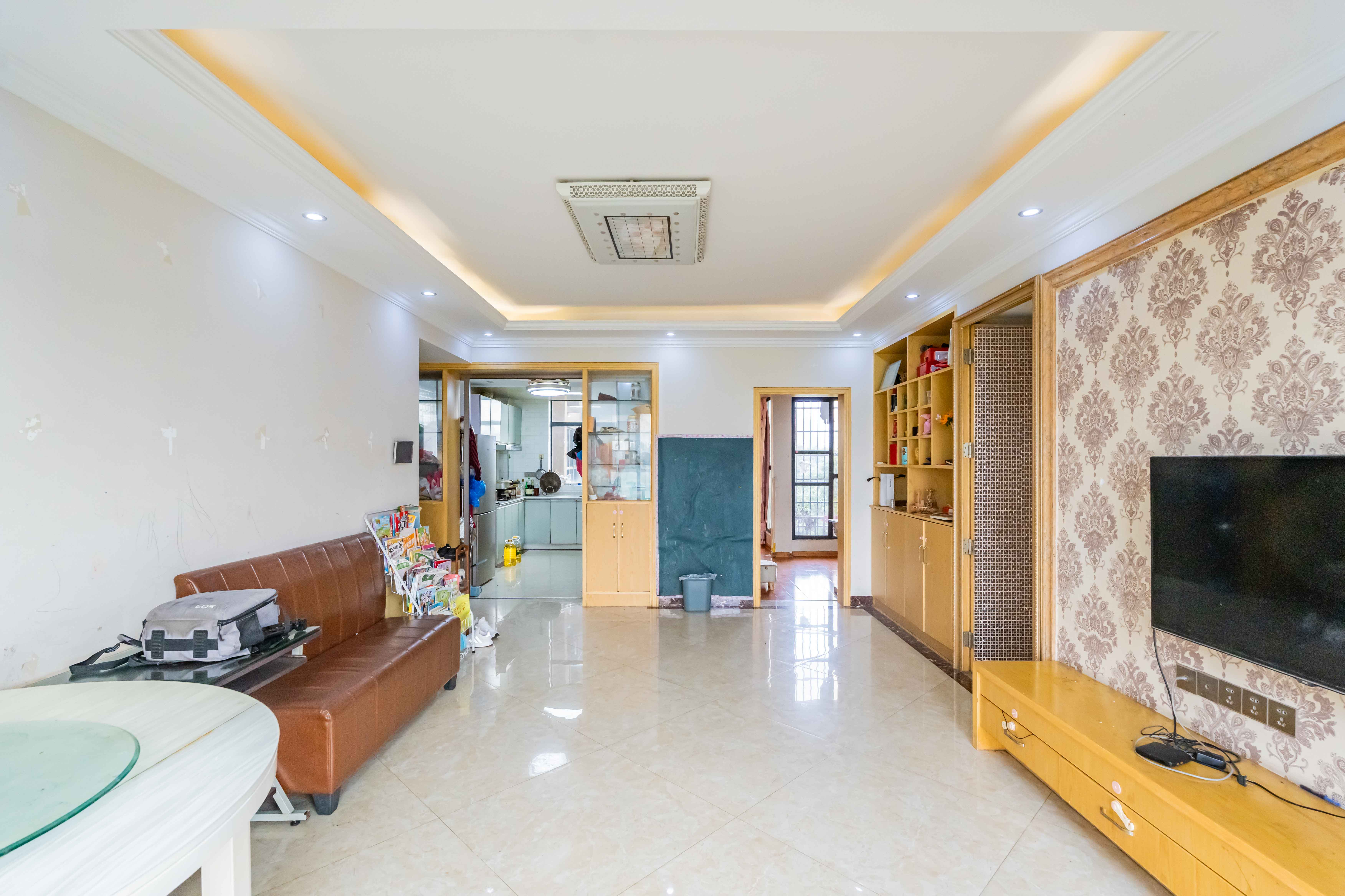 悦湖山  4室2厅2卫    102.0万 悦湖山  4室2厅2卫    102.0万客厅