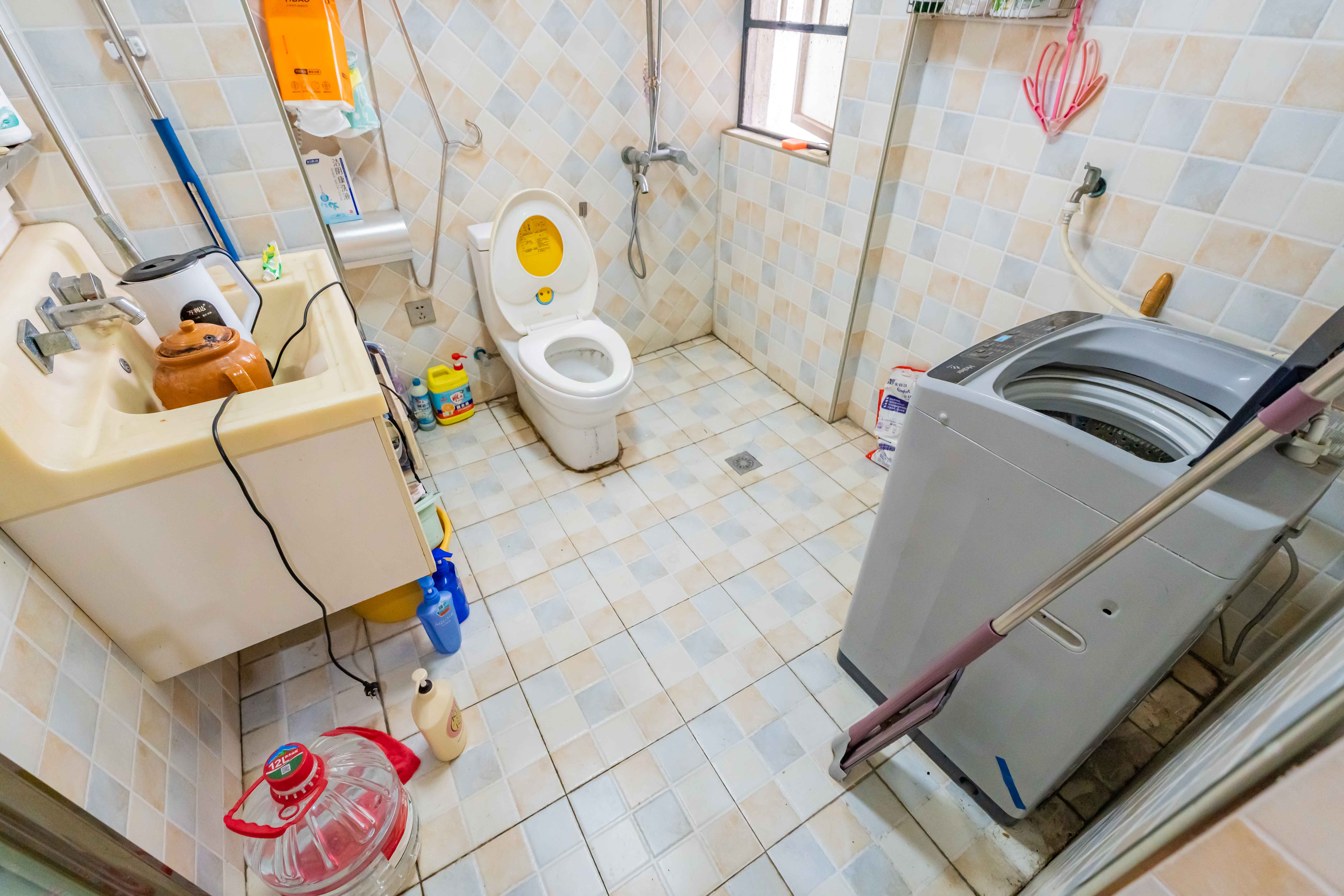 悦湖山  4室2厅2卫    102.0万 悦湖山  4室2厅2卫    102.0万卫生间