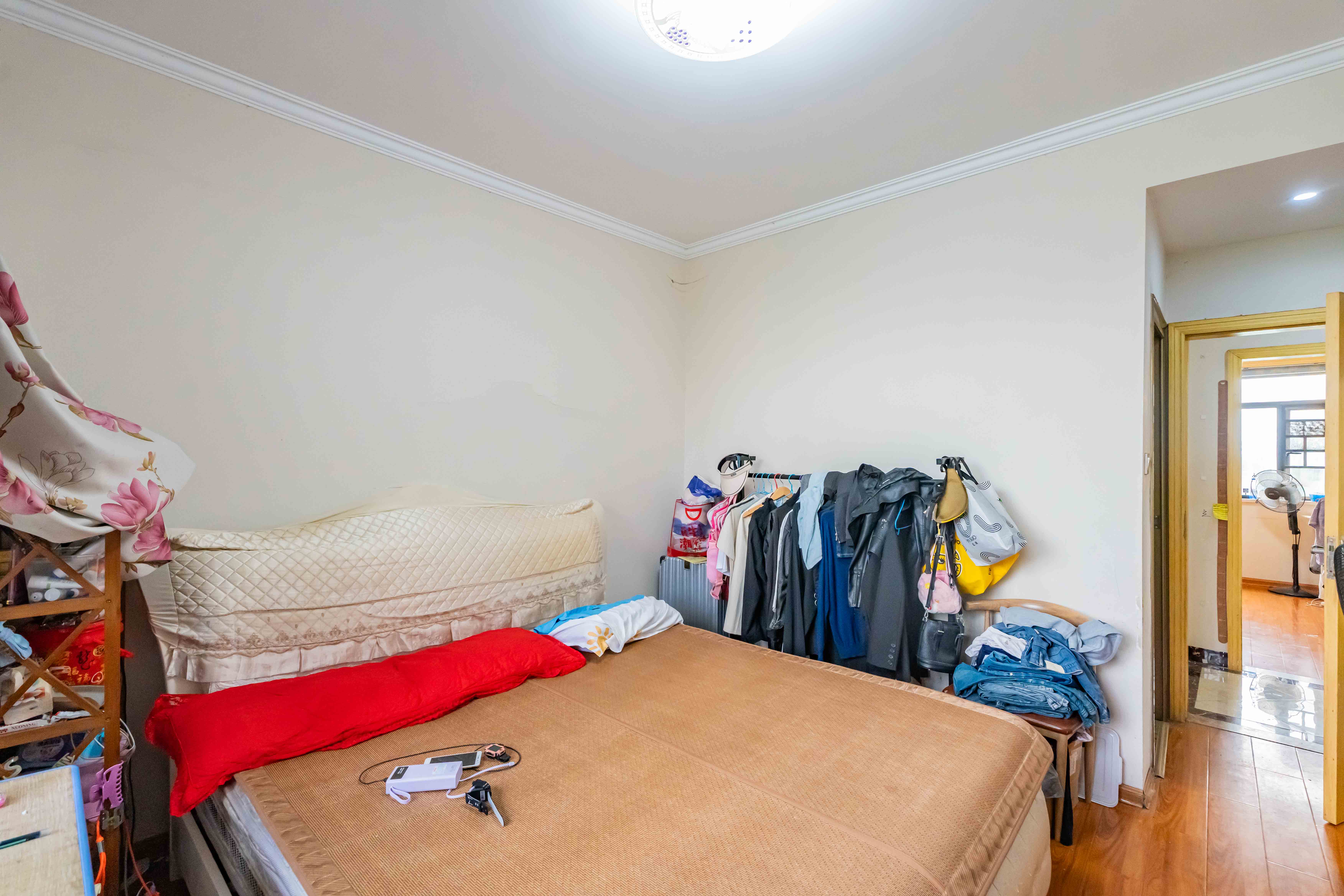 悦湖山  4室2厅2卫    102.0万 悦湖山  4室2厅2卫    102.0万卧室