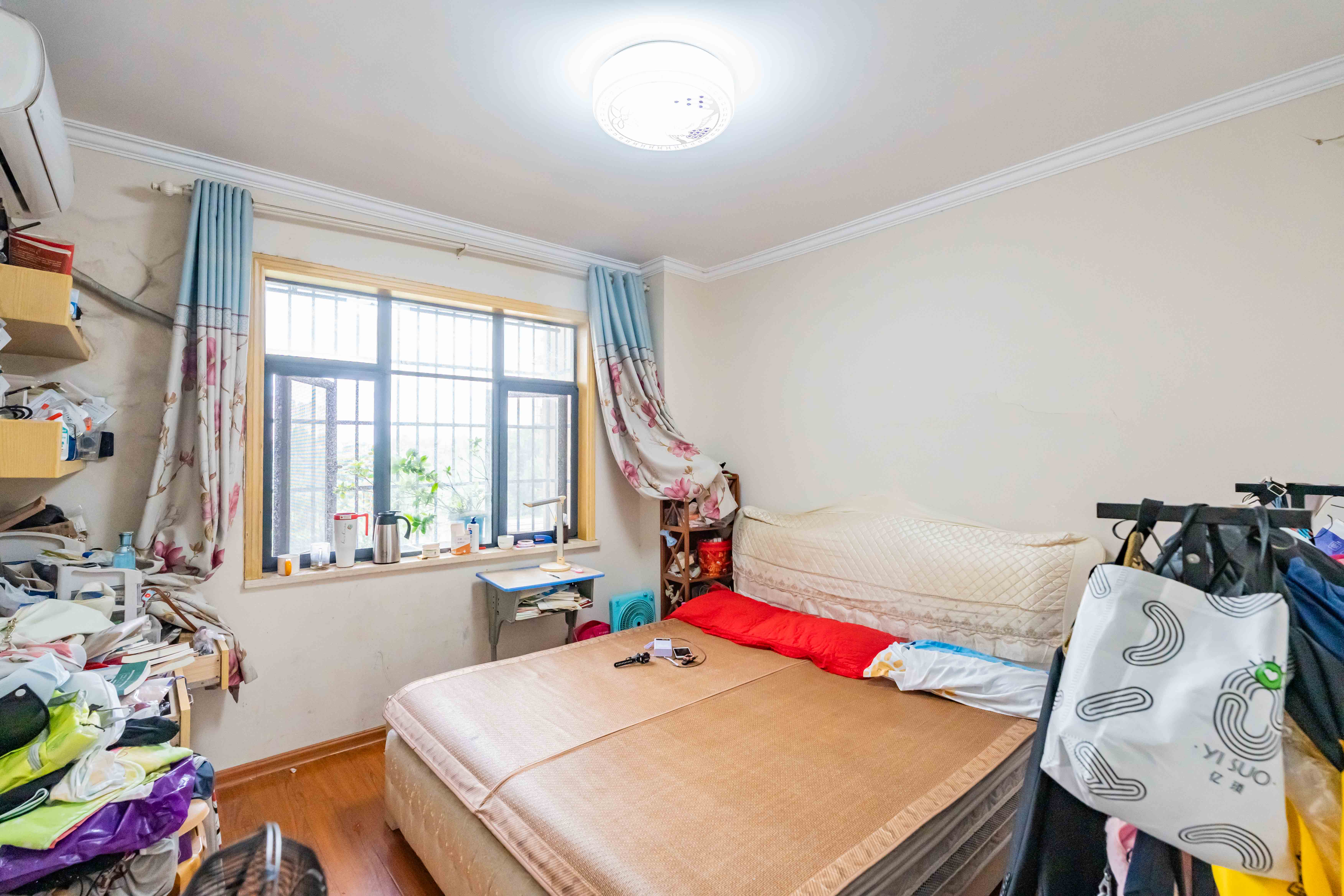 悦湖山  4室2厅2卫    102.0万 悦湖山  4室2厅2卫    102.0万卧室