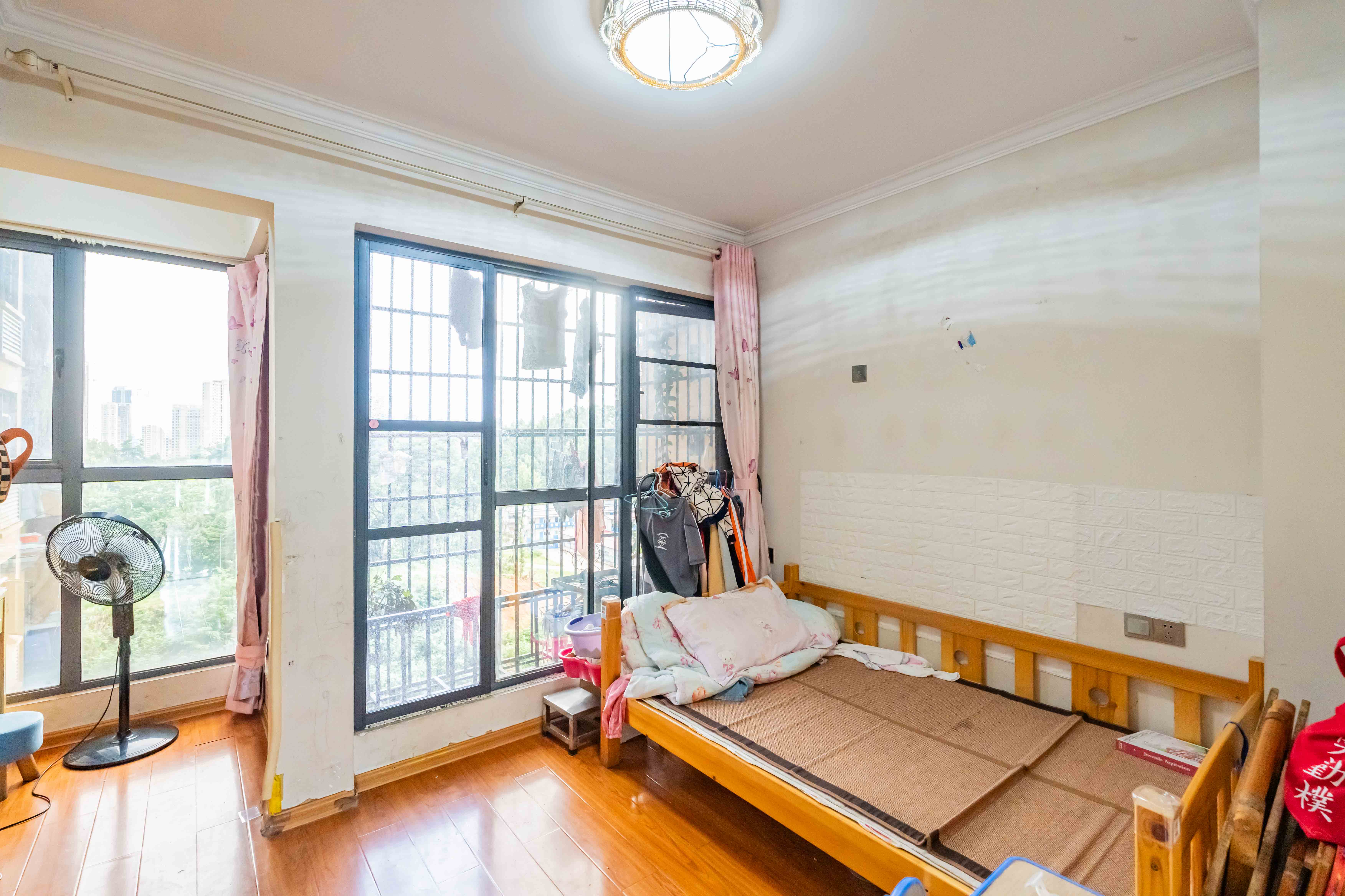 悦湖山  4室2厅2卫    102.0万 悦湖山  4室2厅2卫    102.0万卧室