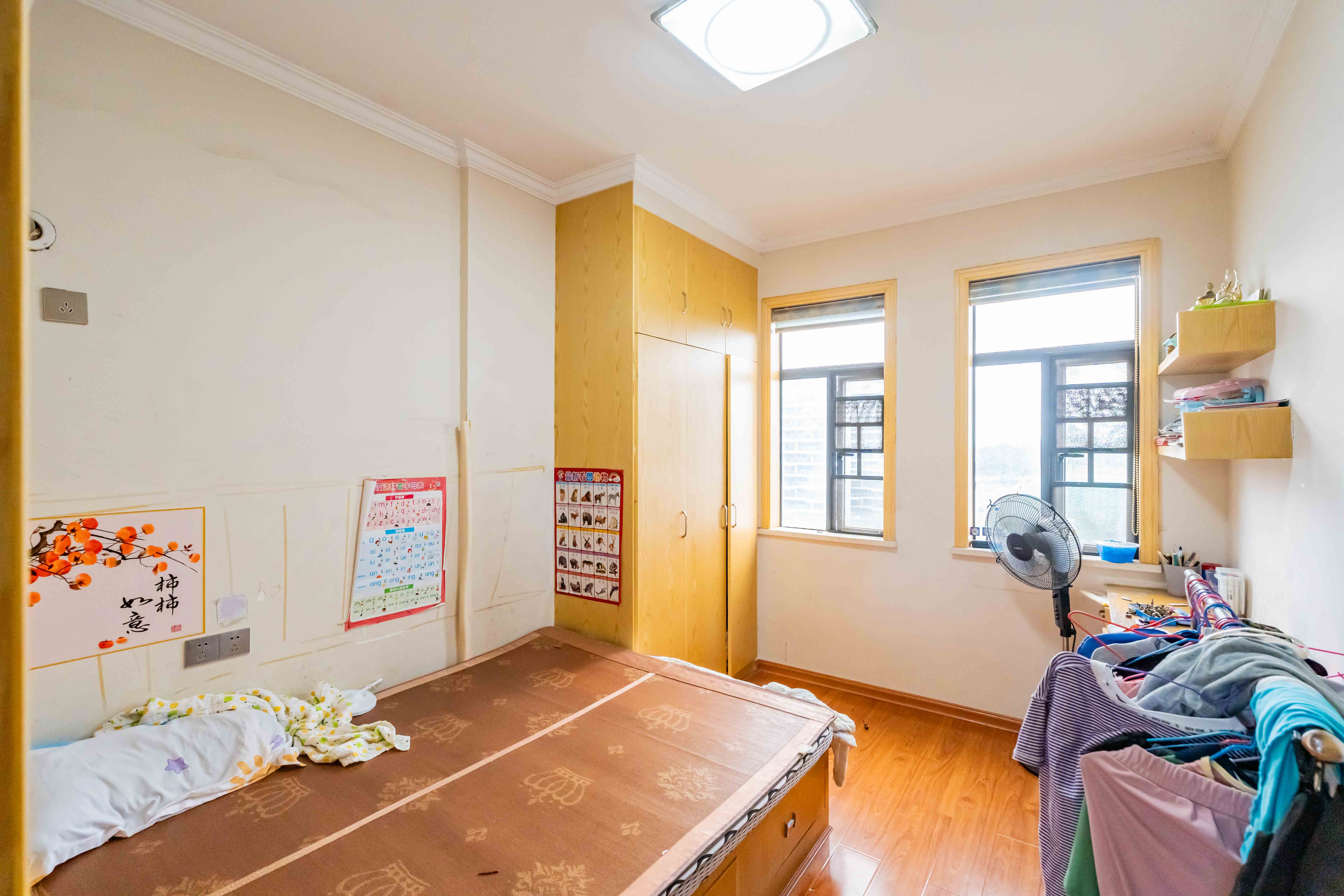 悦湖山  4室2厅2卫    102.0万 悦湖山  4室2厅2卫    102.0万卧室