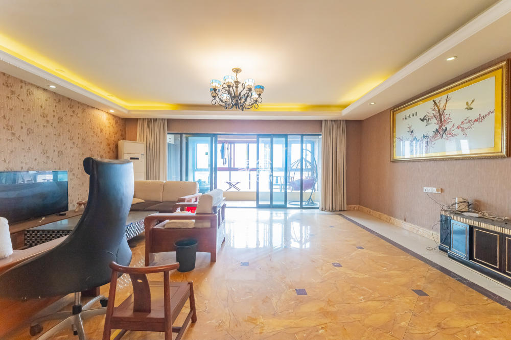 碧桂园威尼斯城  4室2厅3卫    158.0万