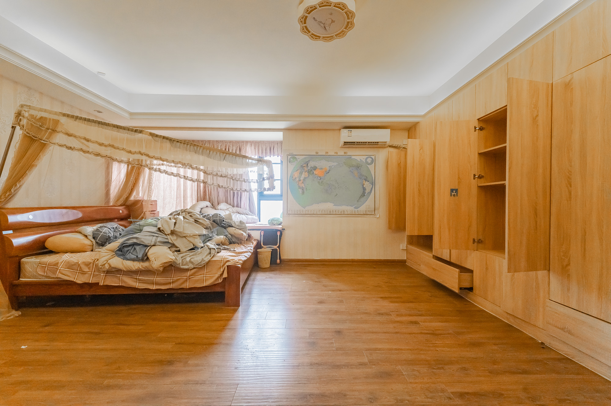 碧桂园威尼斯城 4室2厅3卫 158.0万 碧桂园威尼斯城 4室2厅3卫 158.0万卧室