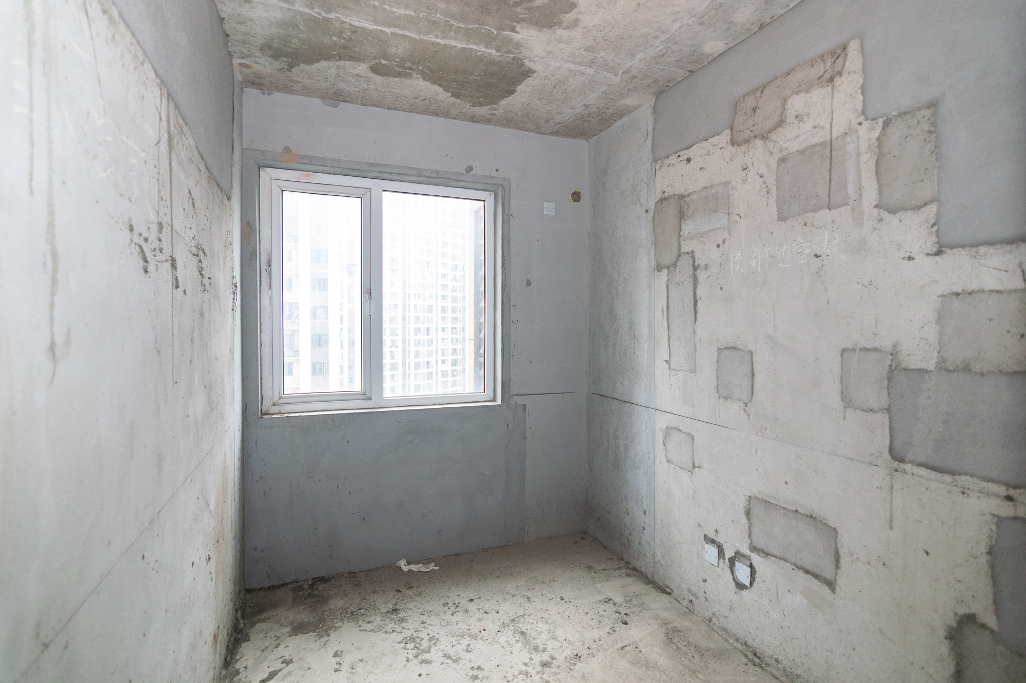 绿地香树花城 4室2厅2卫 68.0万 绿地香树花城 4室2厅2卫 68.0万卧室