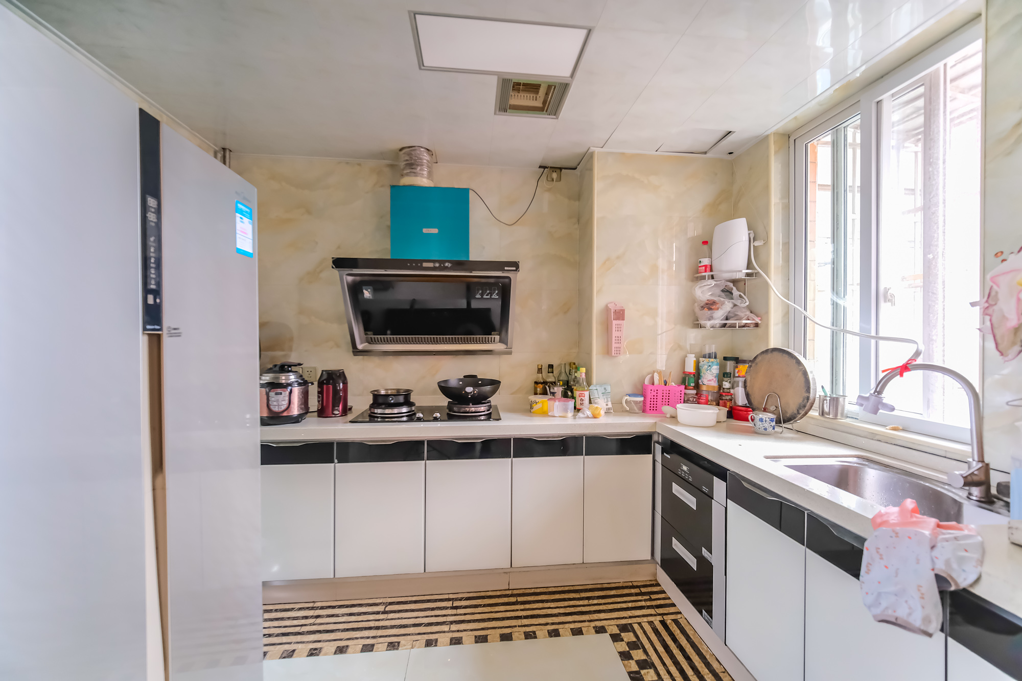 长丰星城 3室2厅2卫 90.0万 长丰星城 3室2厅2卫 90.0万厨房