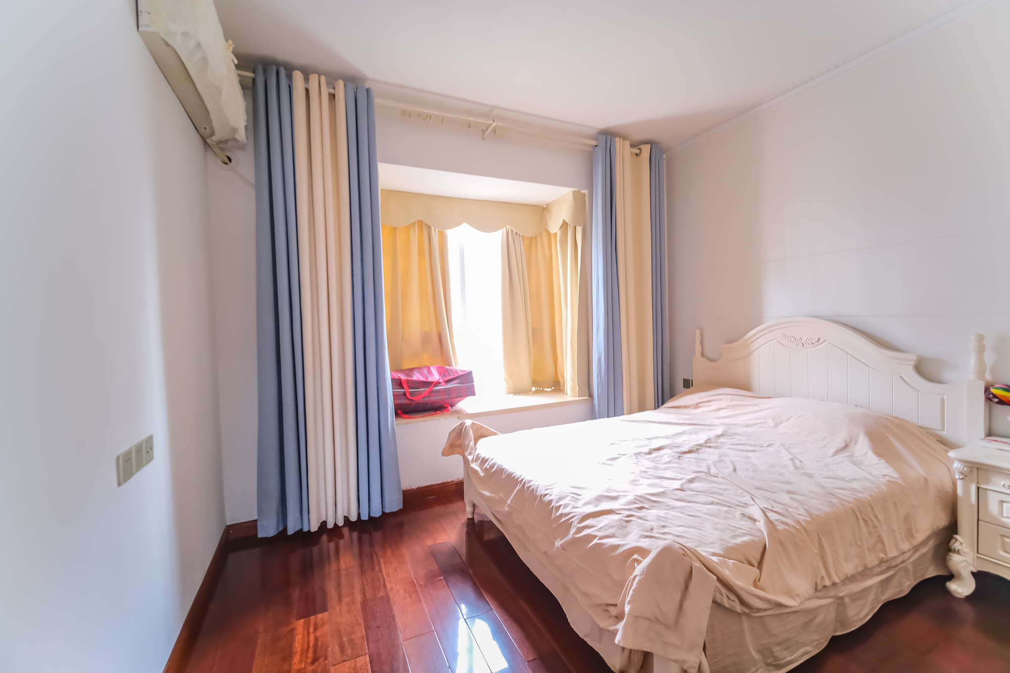 长丰星城 3室2厅2卫 90.0万 长丰星城 3室2厅2卫 90.0万卧室