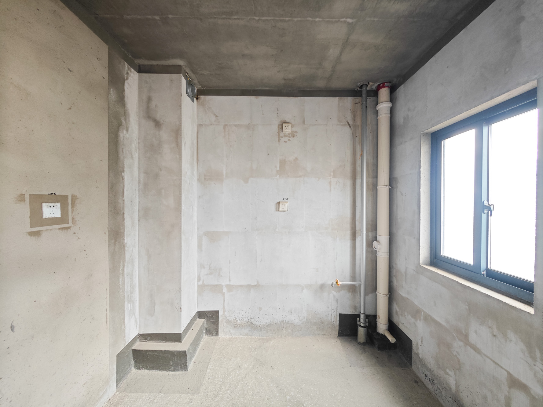 中建嘉和城  4室2厅2卫   122.00万厨房