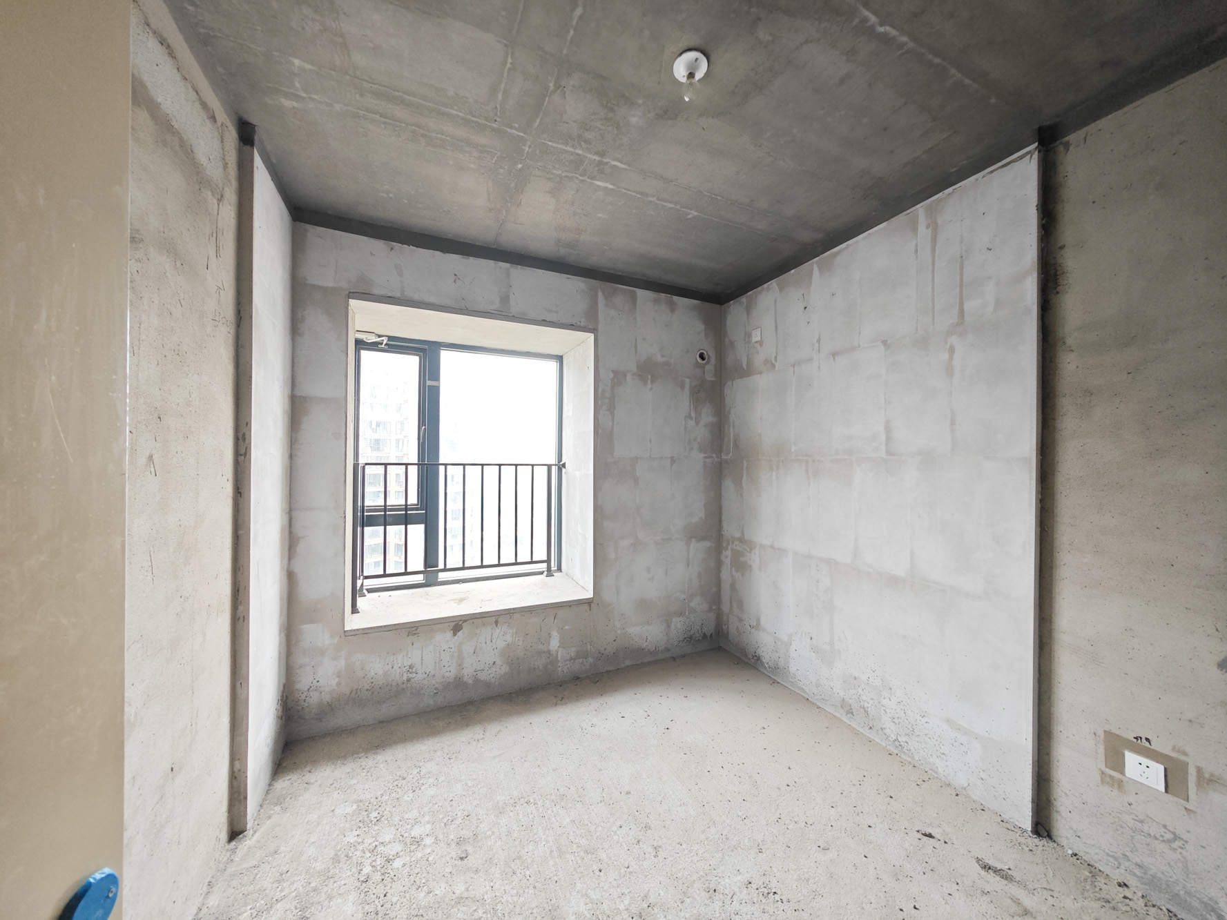 中建嘉和城  4室2厅2卫   122.00万卧室