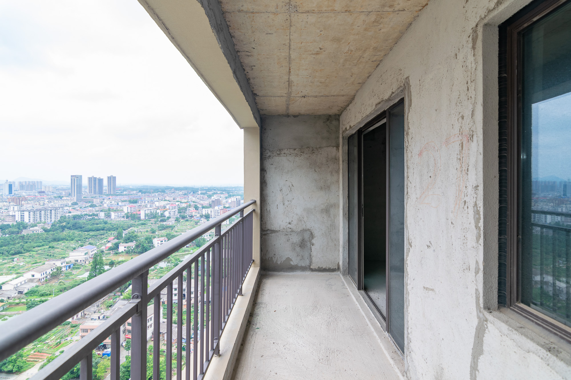 湾田望江府  3室2厅2卫    45.8万 湾田望江府  3室2厅2卫    45.8万阳台