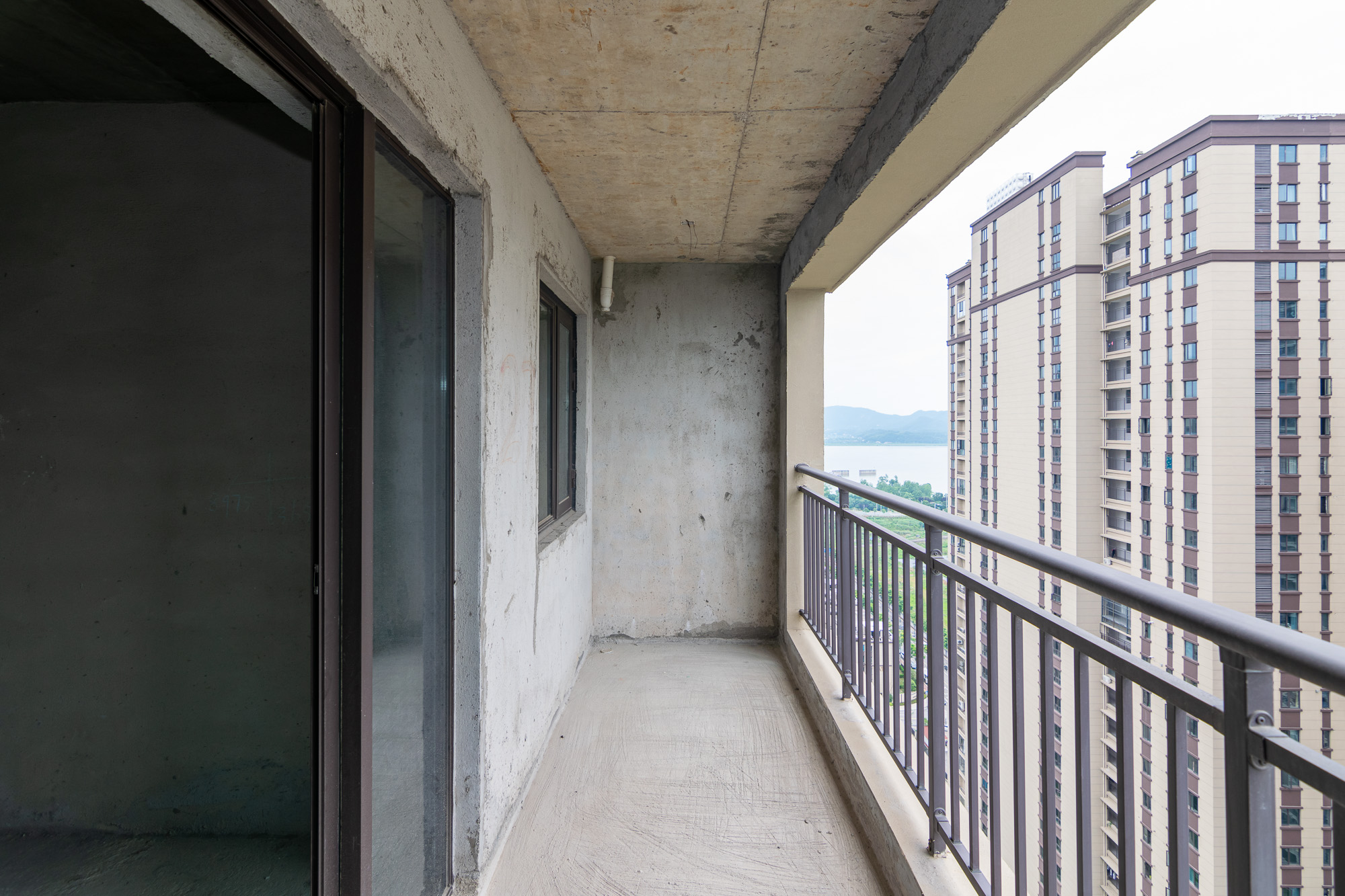 湾田望江府  3室2厅2卫    45.8万 湾田望江府  3室2厅2卫    45.8万阳台