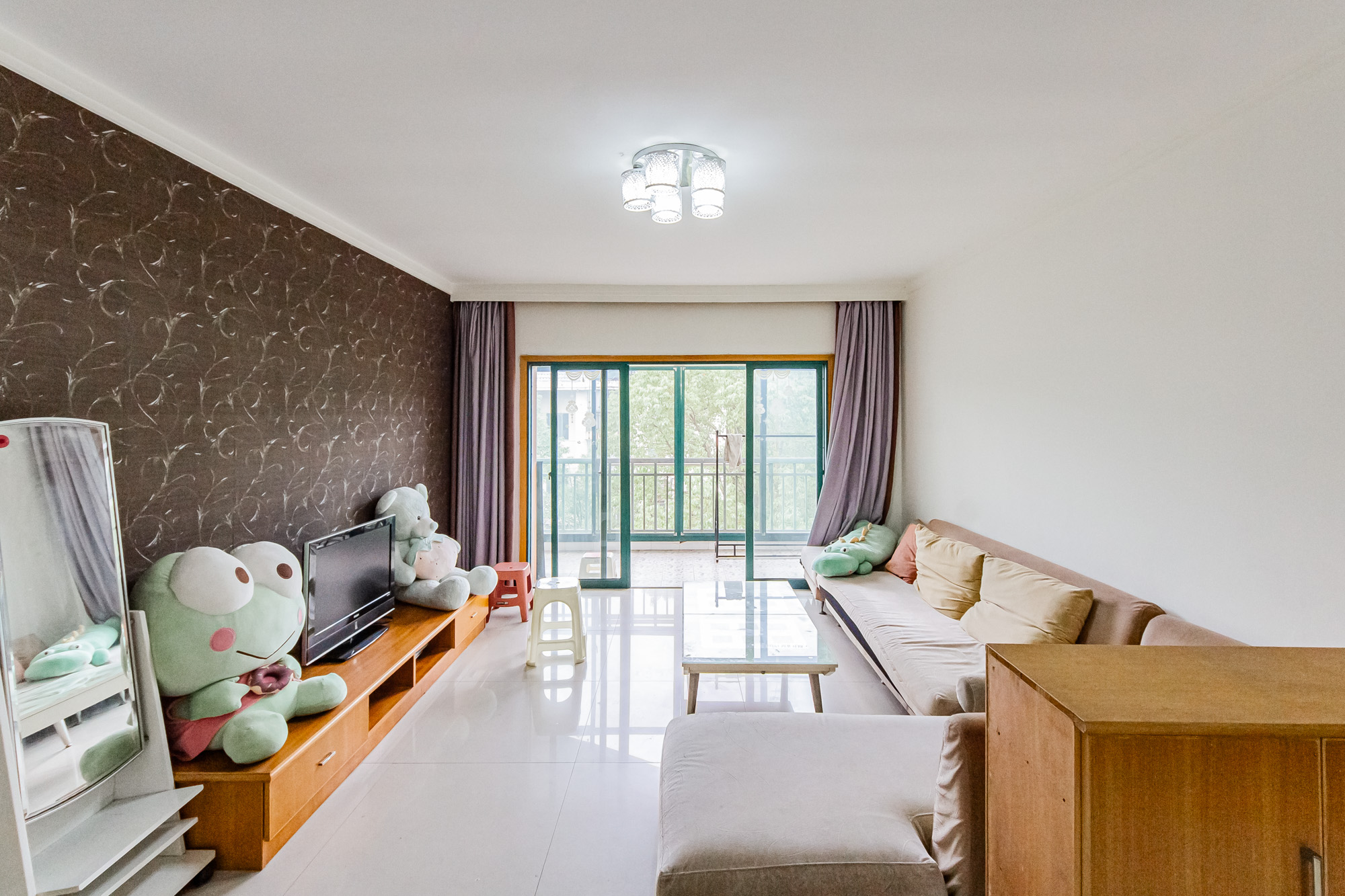 金帆江滨玫瑰园 3室2厅1卫 68.0万 金帆江滨玫瑰园 3室2厅1卫 68.0万客厅