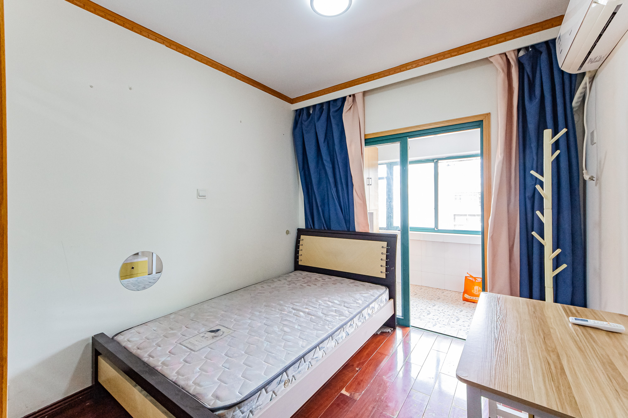 金帆江滨玫瑰园 3室2厅1卫 68.0万 金帆江滨玫瑰园 3室2厅1卫 68.0万卧室