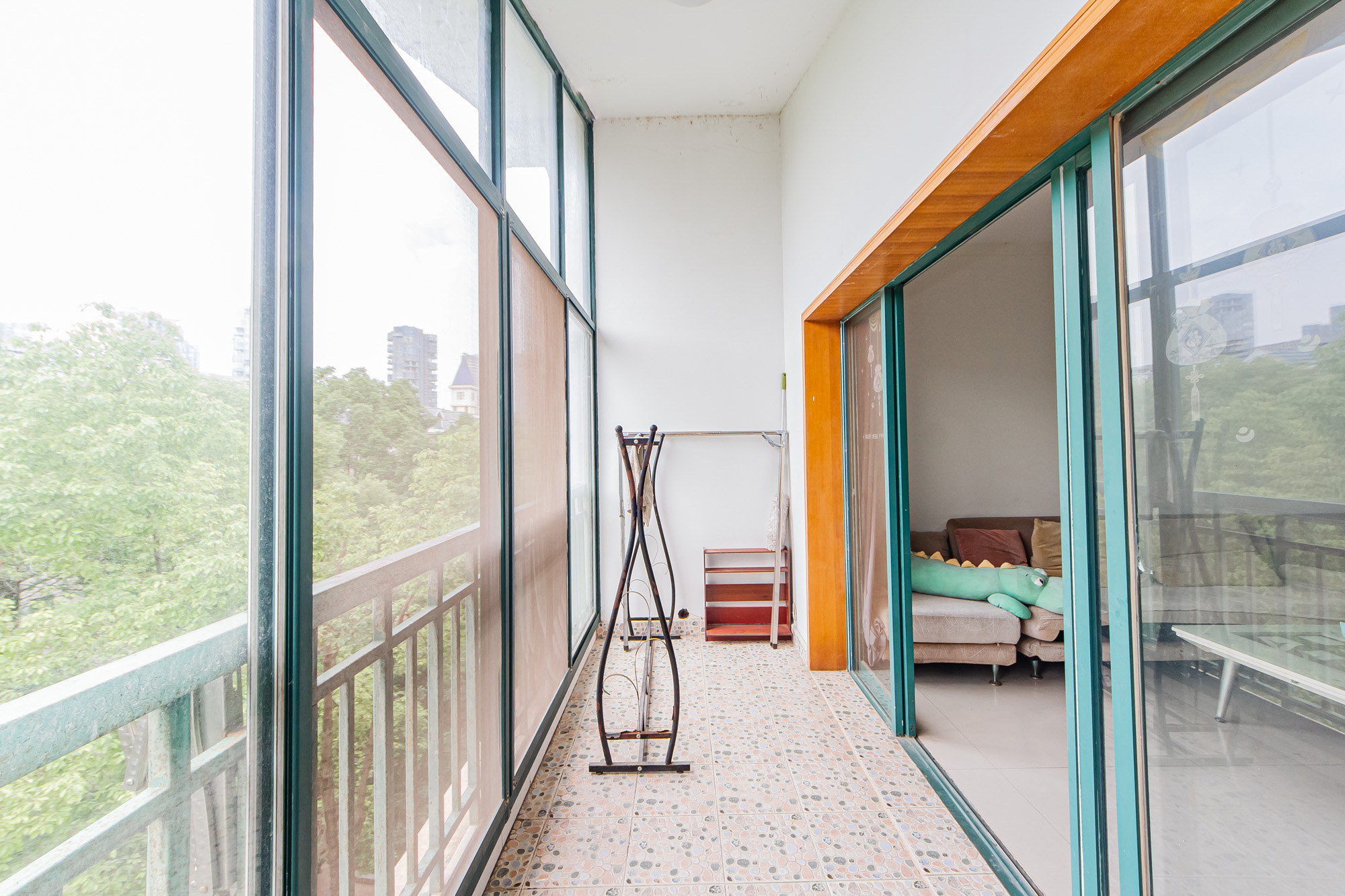 金帆江滨玫瑰园 3室2厅1卫 68.0万 金帆江滨玫瑰园 3室2厅1卫 68.0万阳台