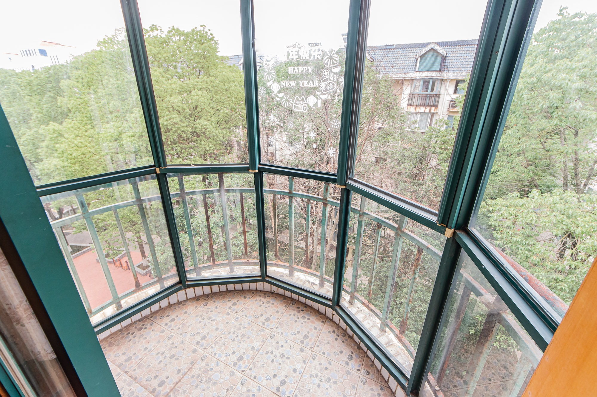 金帆江滨玫瑰园 3室2厅1卫 68.0万 金帆江滨玫瑰园 3室2厅1卫 68.0万阳台