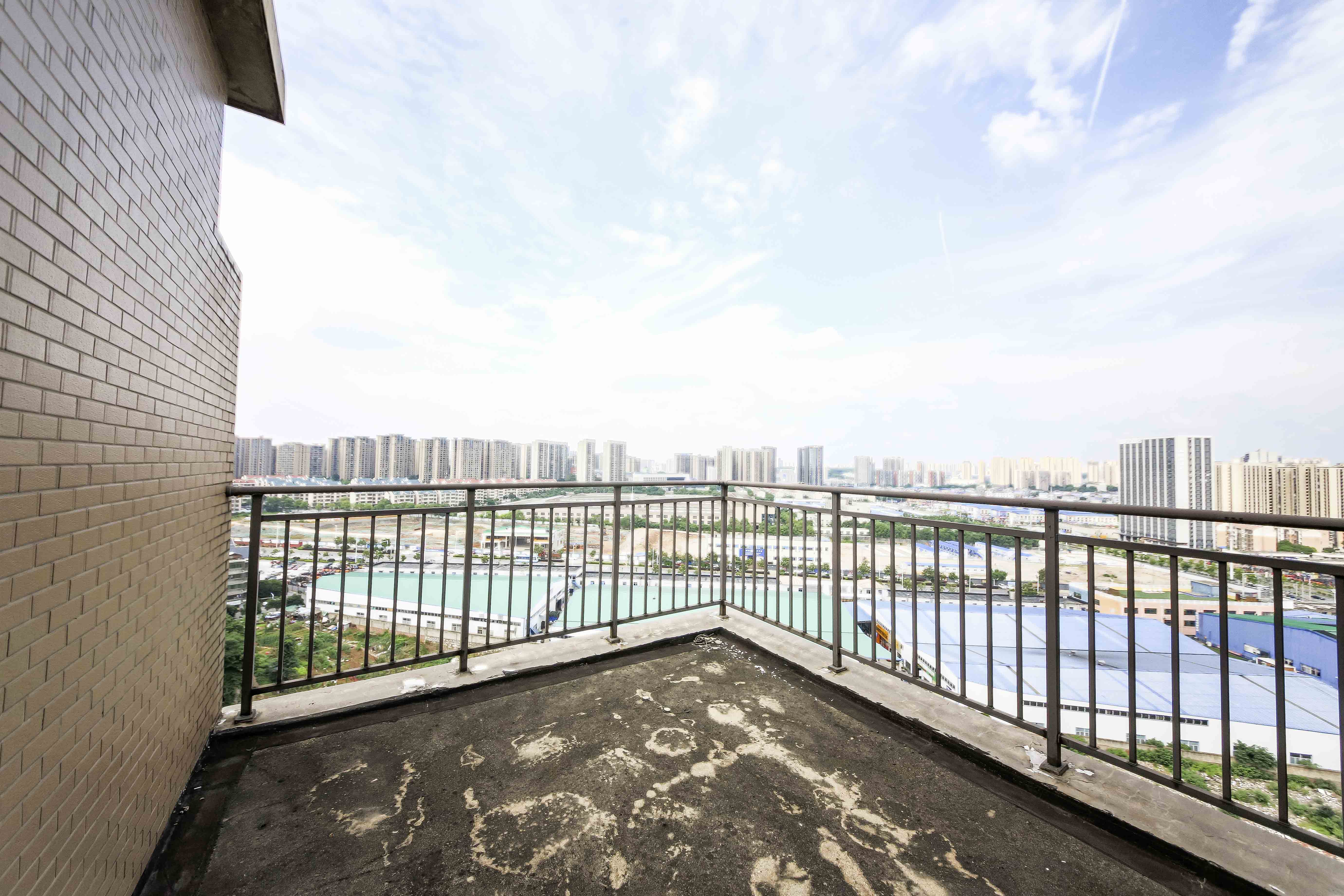 长城水郡  6室2厅1卫   198.00万其他