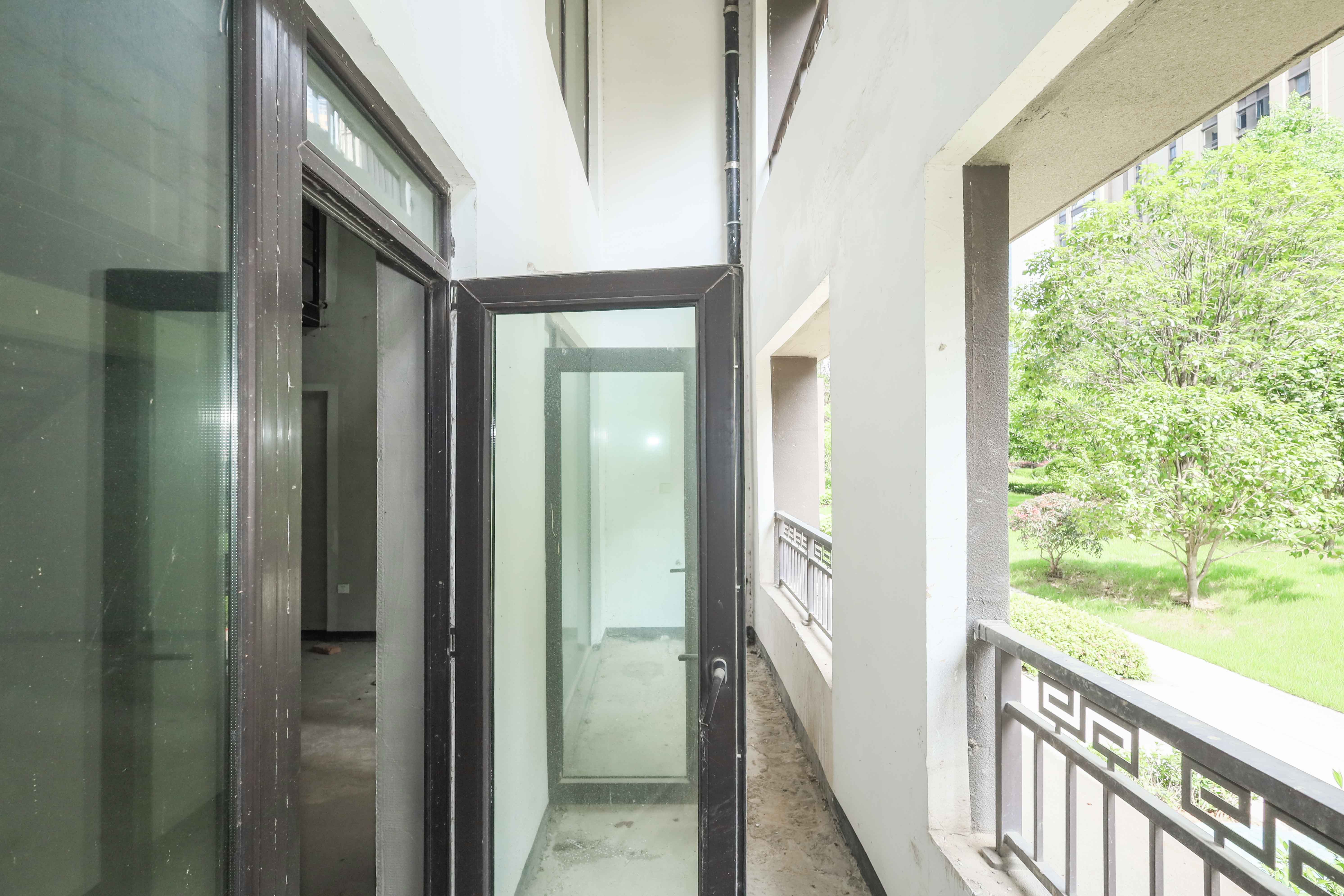 建发央著  3室2厅2卫   215.00万阳台