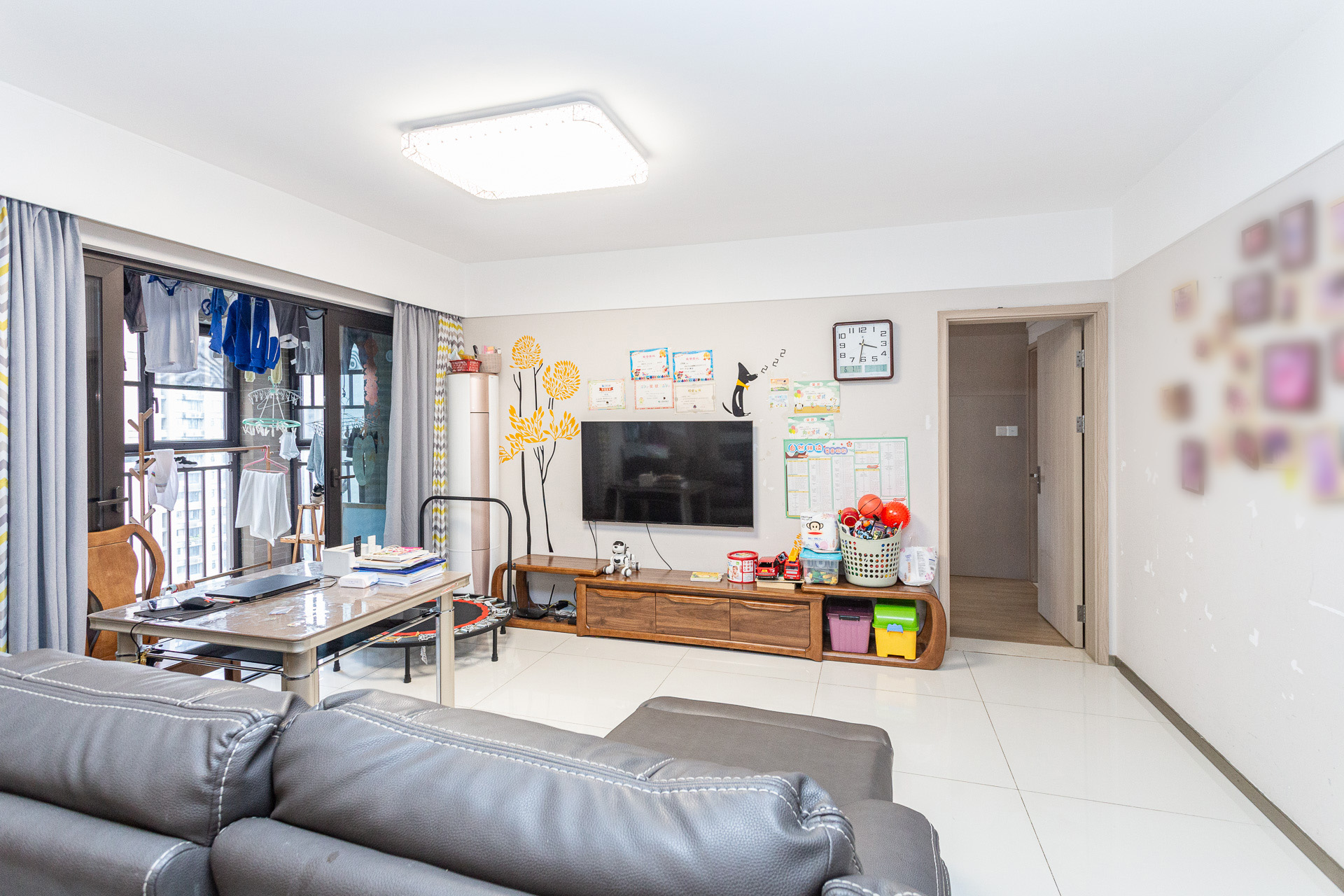 时代倾城三期  3室2厅1卫    125.0万 时代倾城三期  3室2厅1卫    125.0万客厅