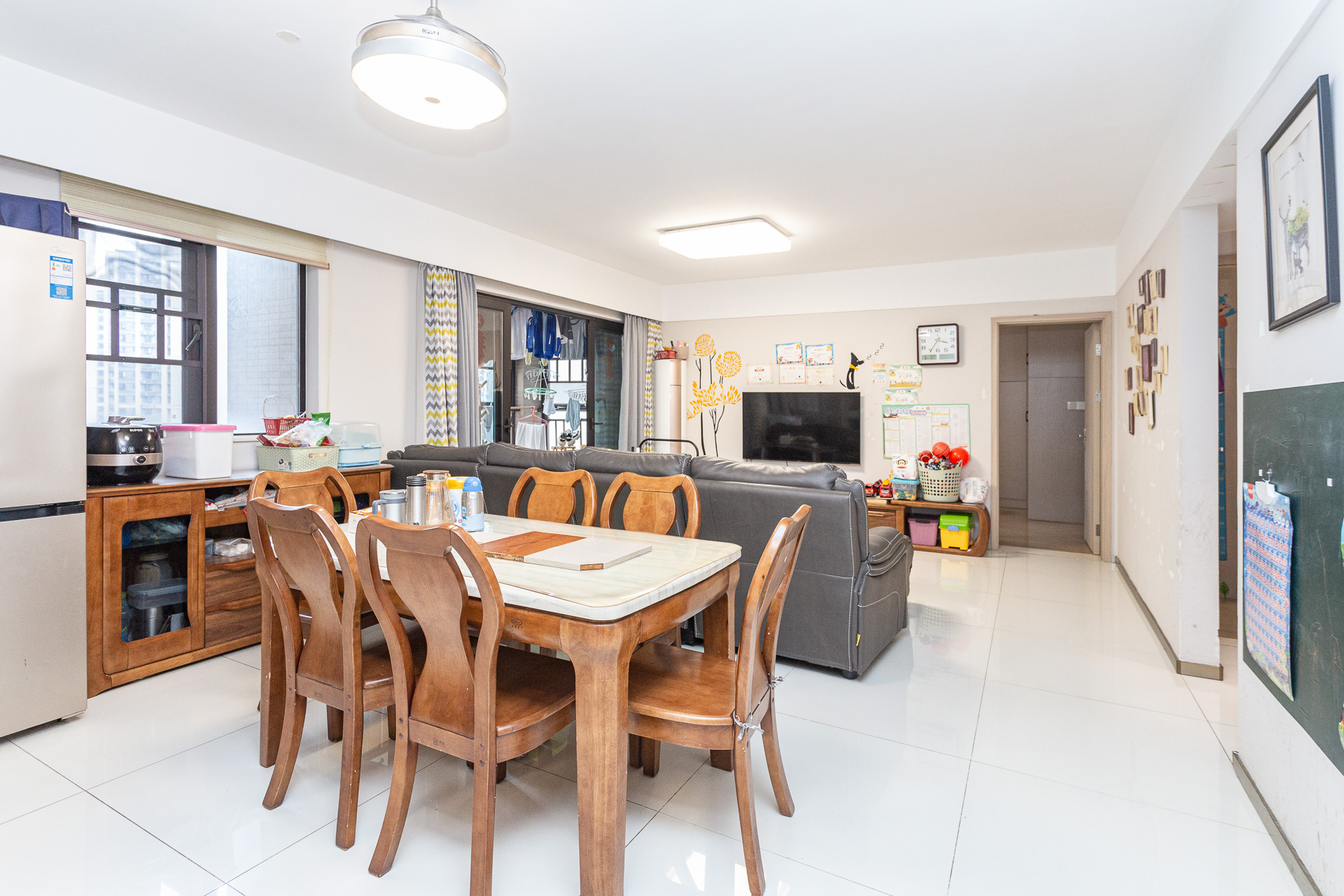 时代倾城三期  3室2厅1卫    125.0万 时代倾城三期  3室2厅1卫    125.0万客厅