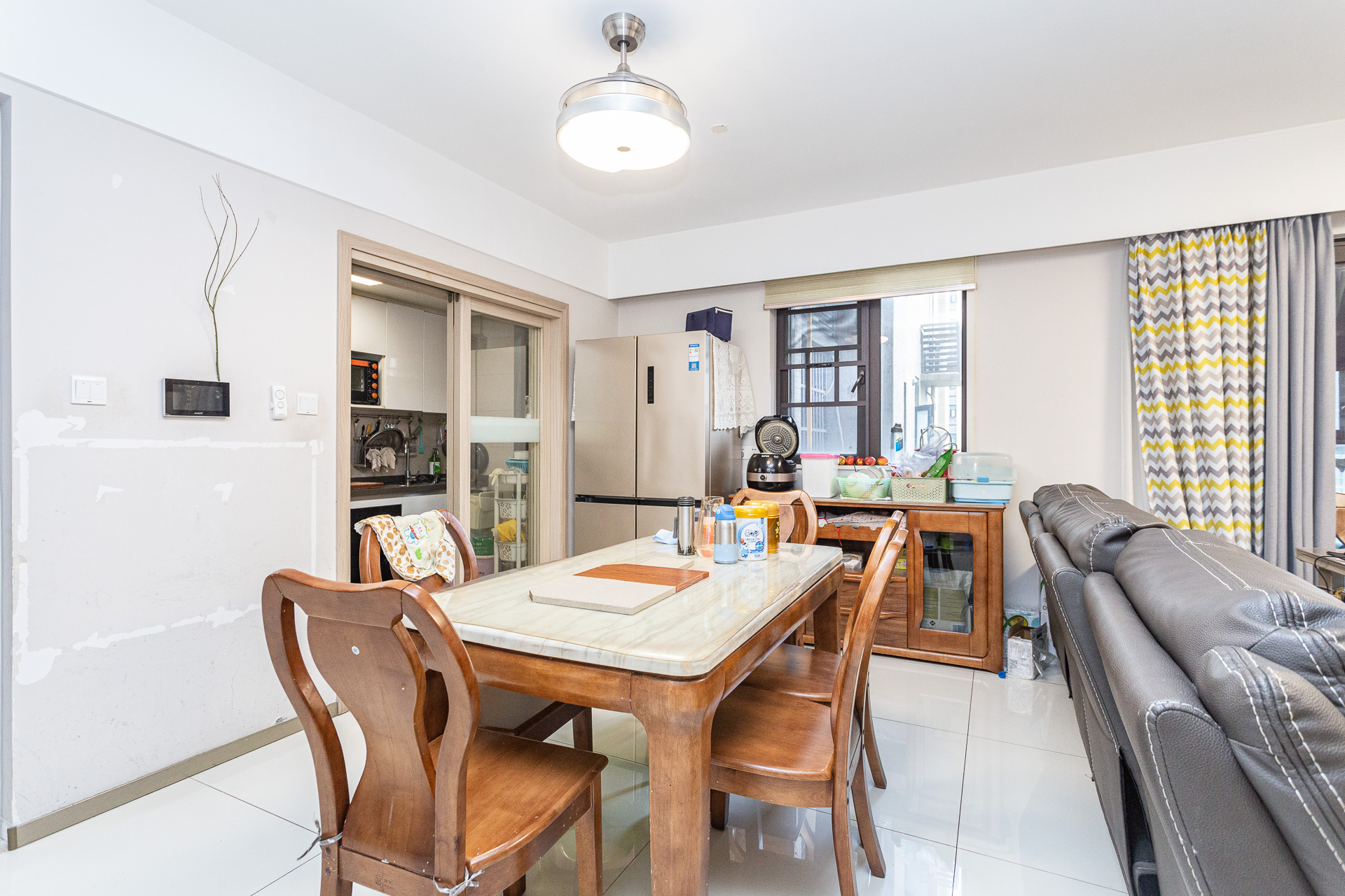 时代倾城三期  3室2厅1卫    125.0万 时代倾城三期  3室2厅1卫    125.0万客厅