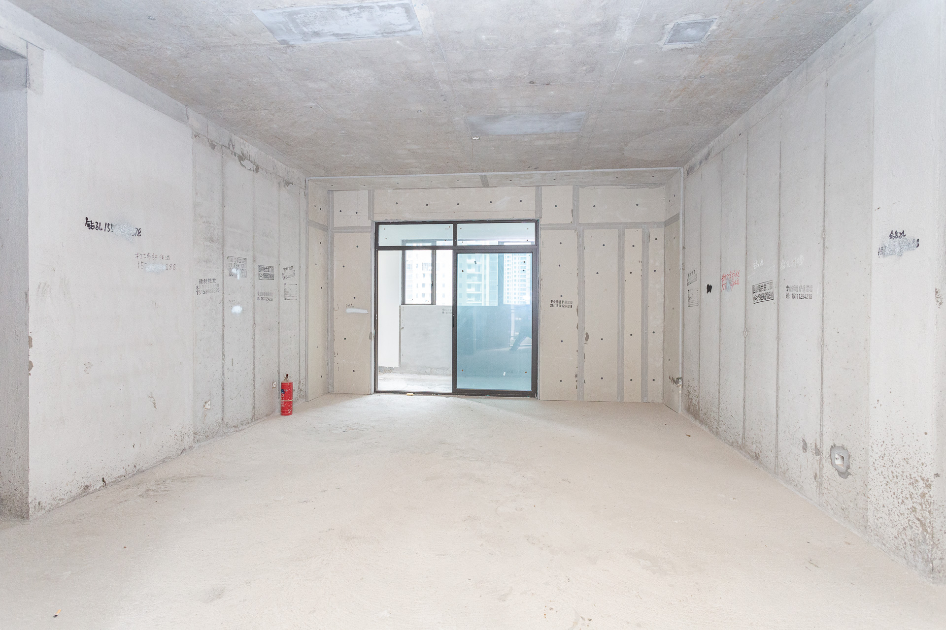 润和湘江天地E区 4室2厅3卫 220.0万 润和湘江天地E区 4室2厅3卫 220.0万客厅